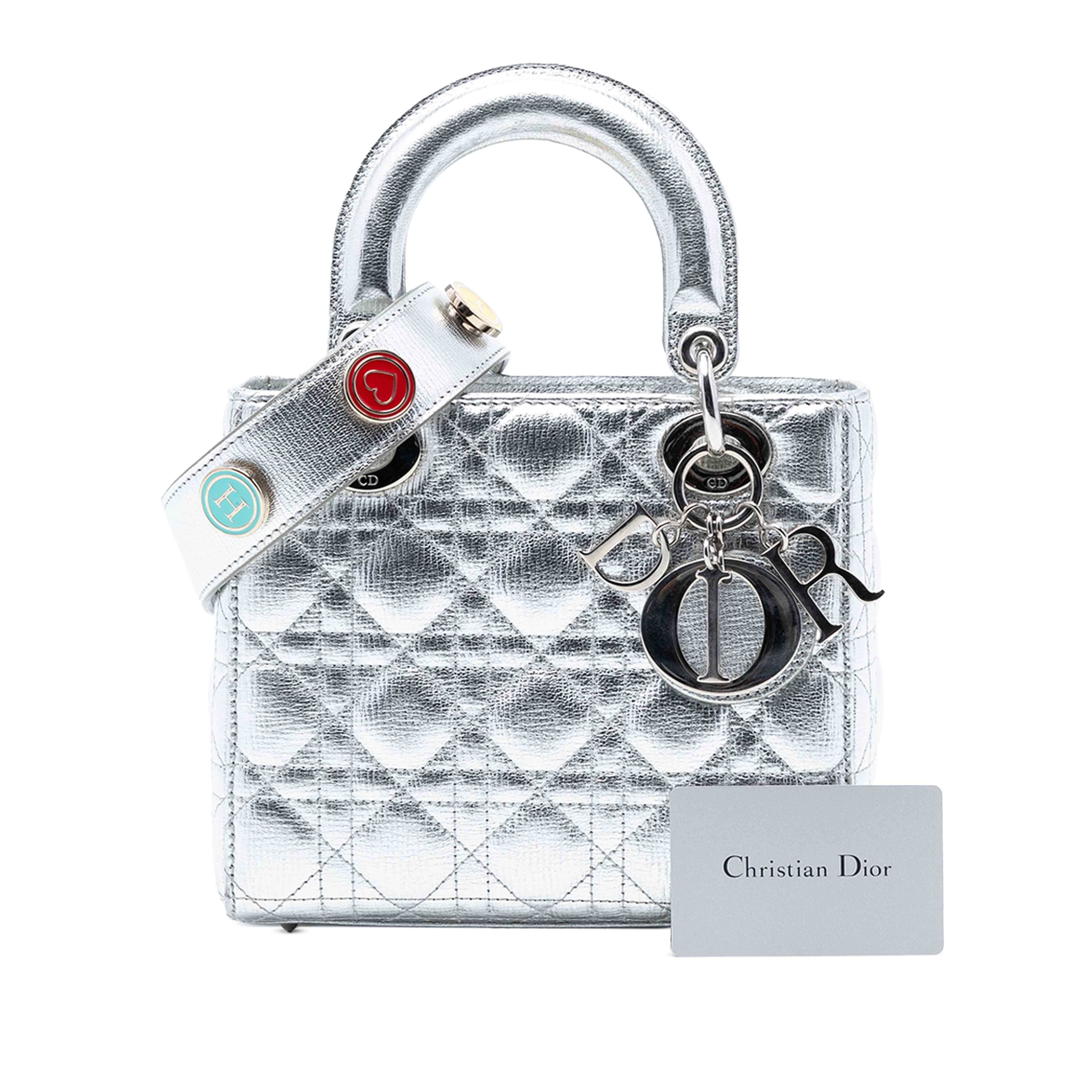 Dior Small Metallic Grained Calfskin Cannage My Abcdior Lady Dior, från Luxclusif, i färgen silver. Klicka för att öppna bilden i stort format