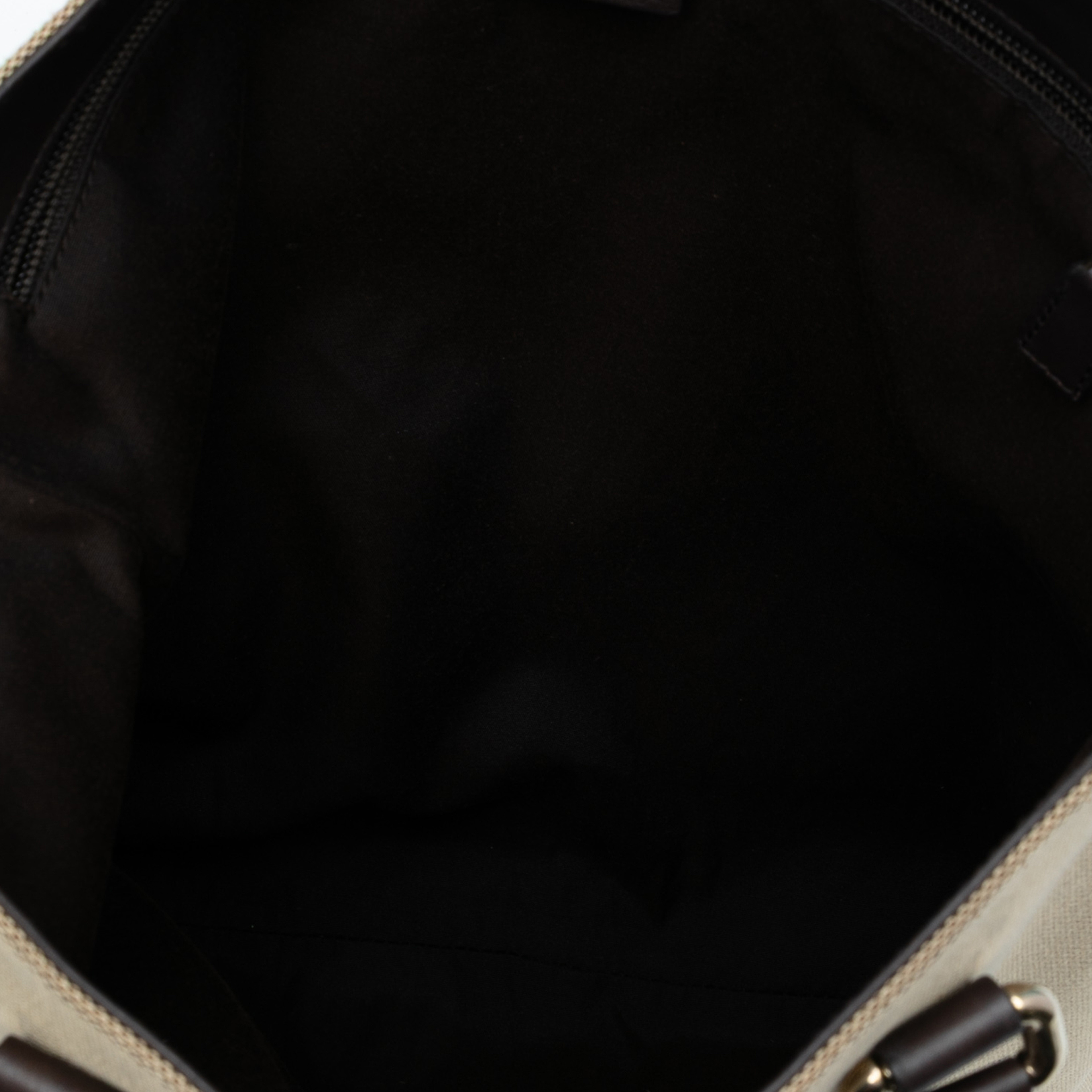 Gucci Canvas Tote, från Luxclusif, i färgen beige. Klicka för att öppna bilden i stort format