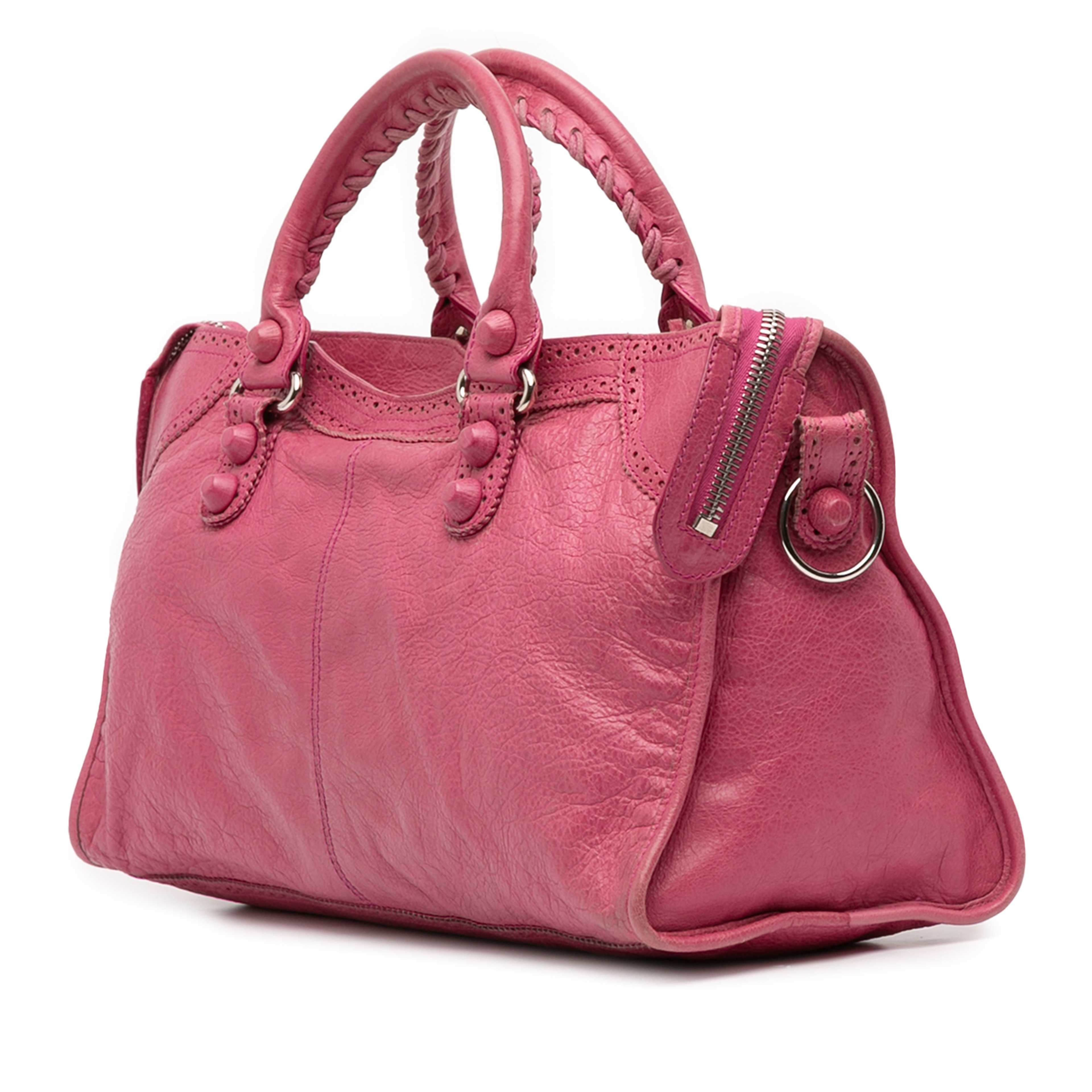 Balenciaga Lambskin Motocross Giant Brogues Part Time Satchel, från Luxclusif, i färgen pink. Klicka för att öppna bilden i stort format