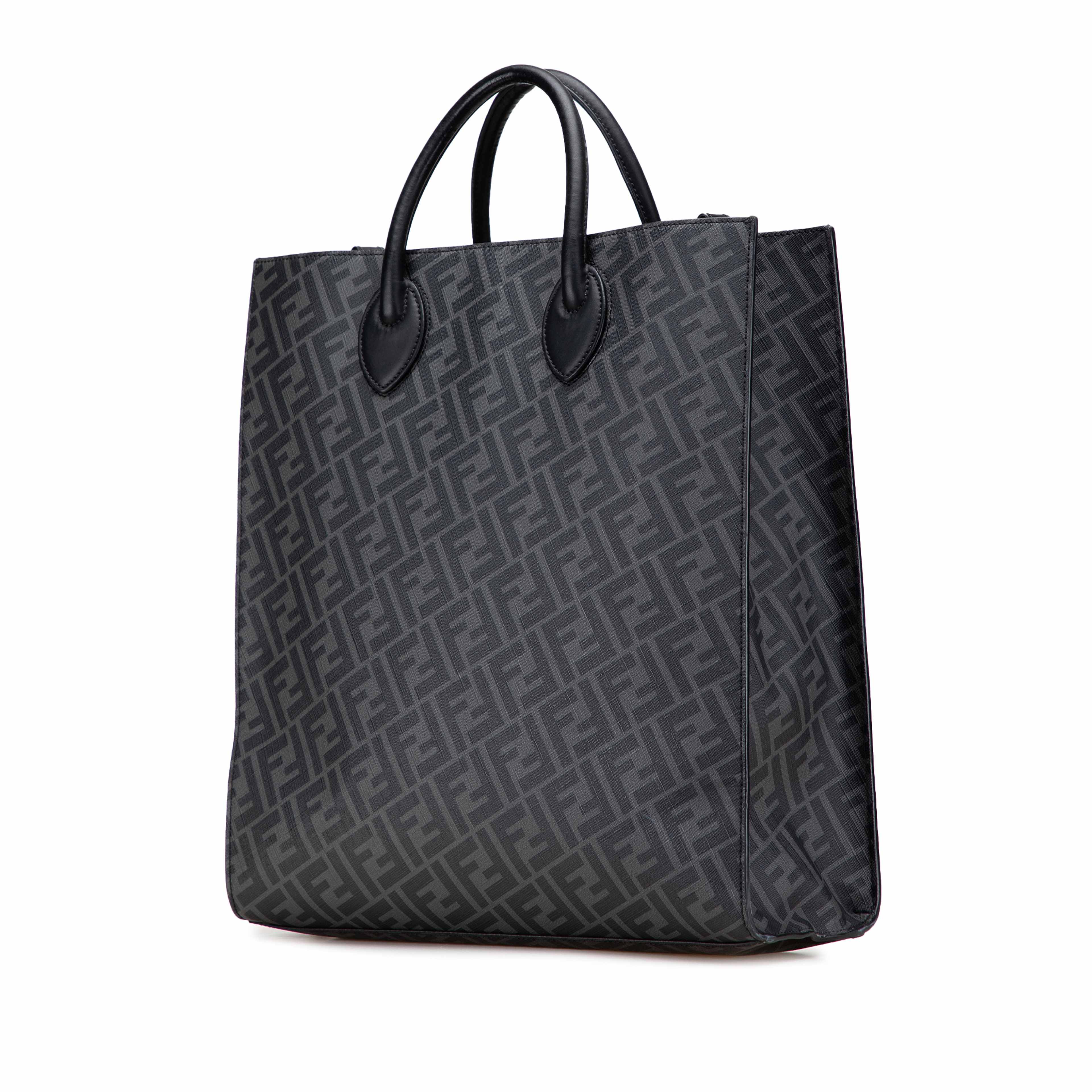 Fendi Zucca Coated Canvas Diagonal Shopping Tote, från Luxclusif, i färgen black.