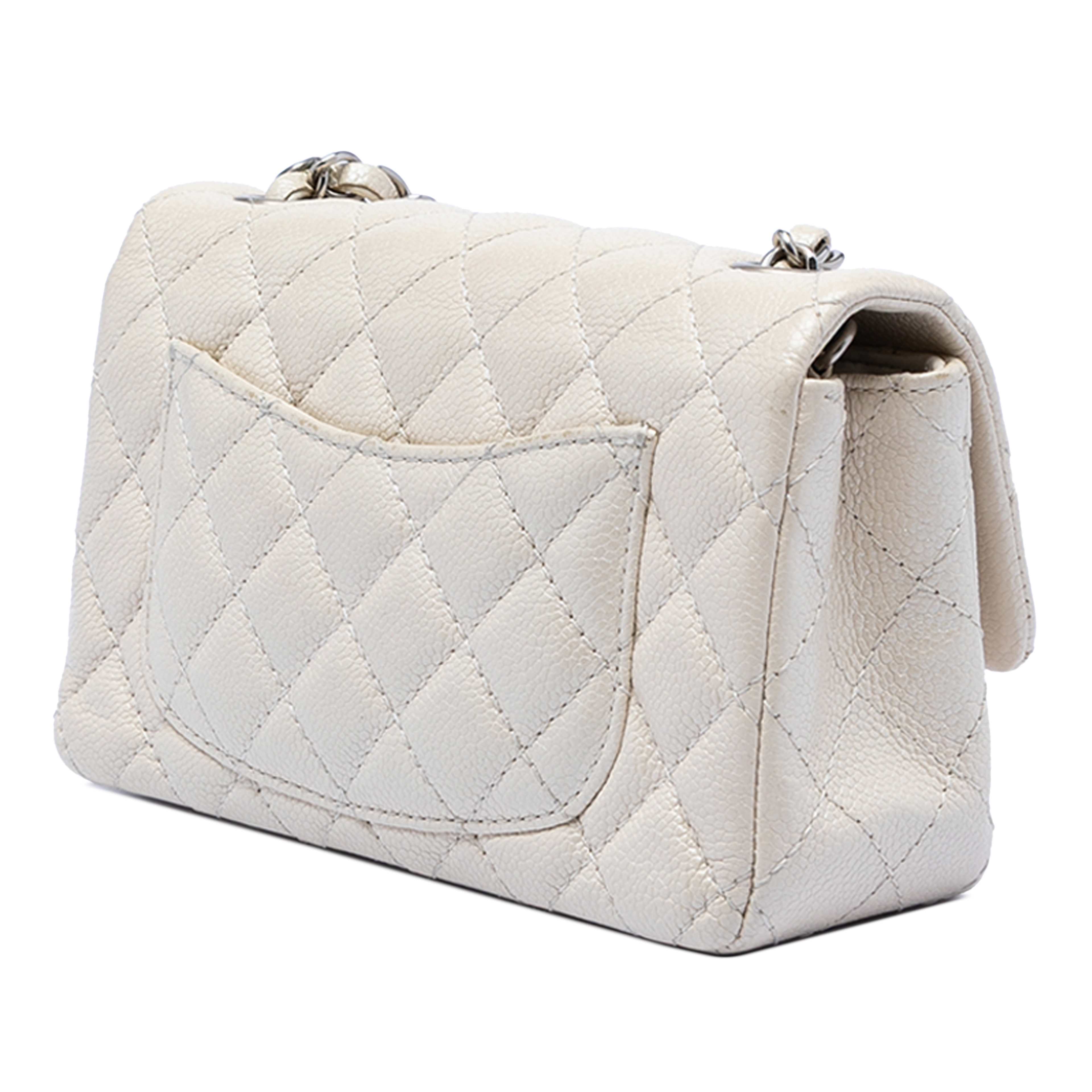 Chanel Mini Rectangular Classic Caviar Single Flap, från Luxclusif, i färgen ivory. Klicka för att öppna bilden i stort format