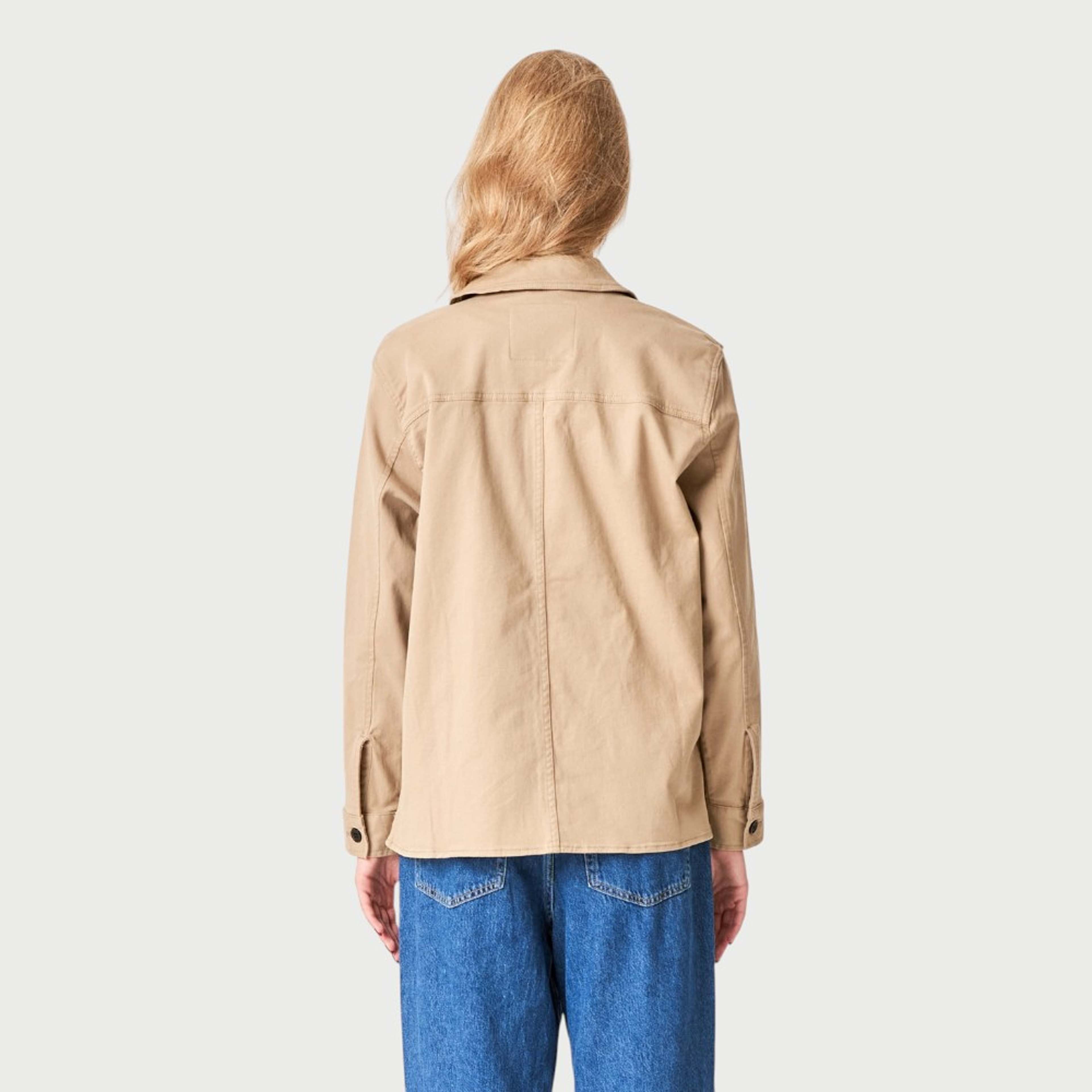 Twill Shacket, från TeeShoppen, i färgen beige. Klicka för att öppna bilden i stort format