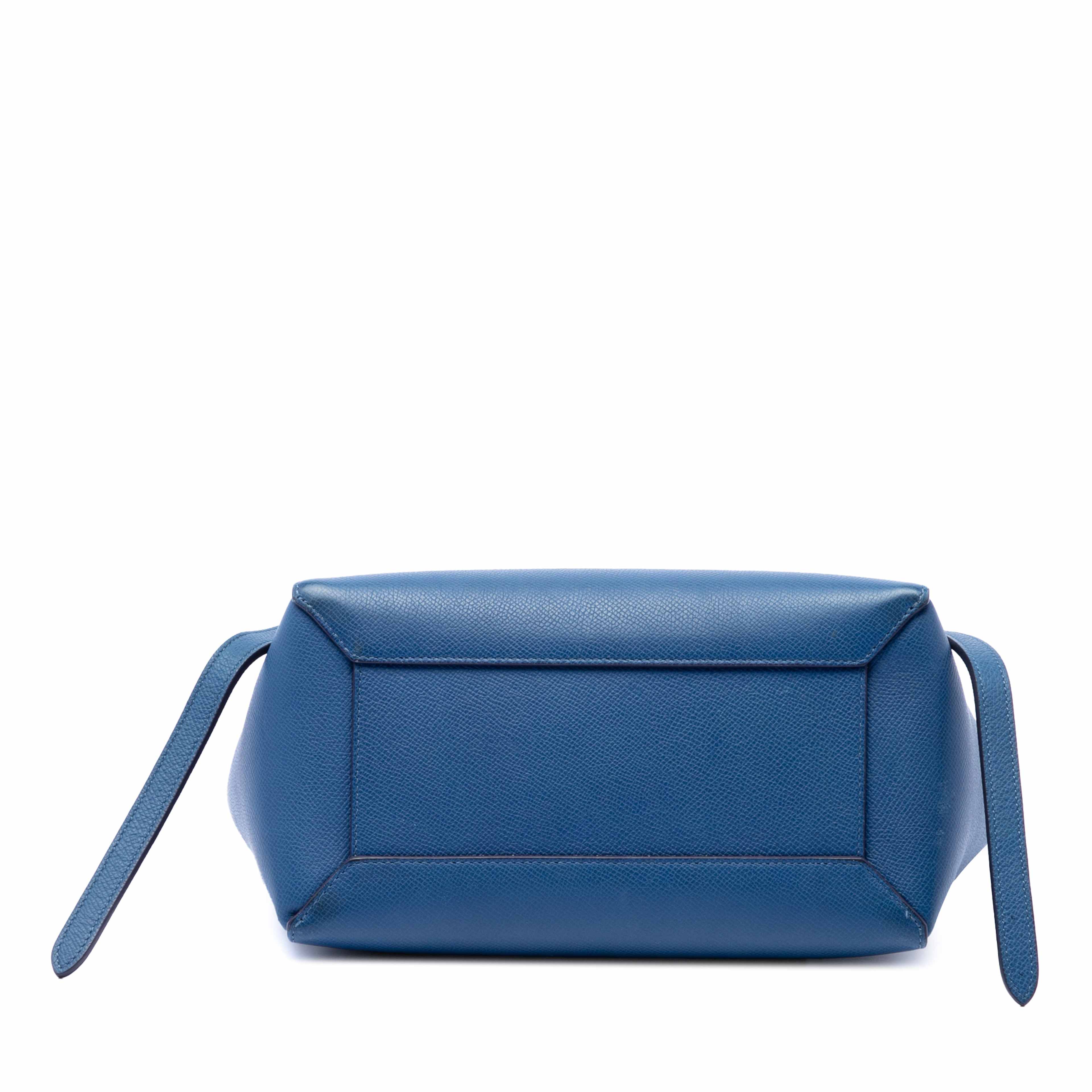 Celine Micro Grained Calfskin Belt Bag, från Luxclusif, i färgen blå. Klicka för att öppna bilden i stort format