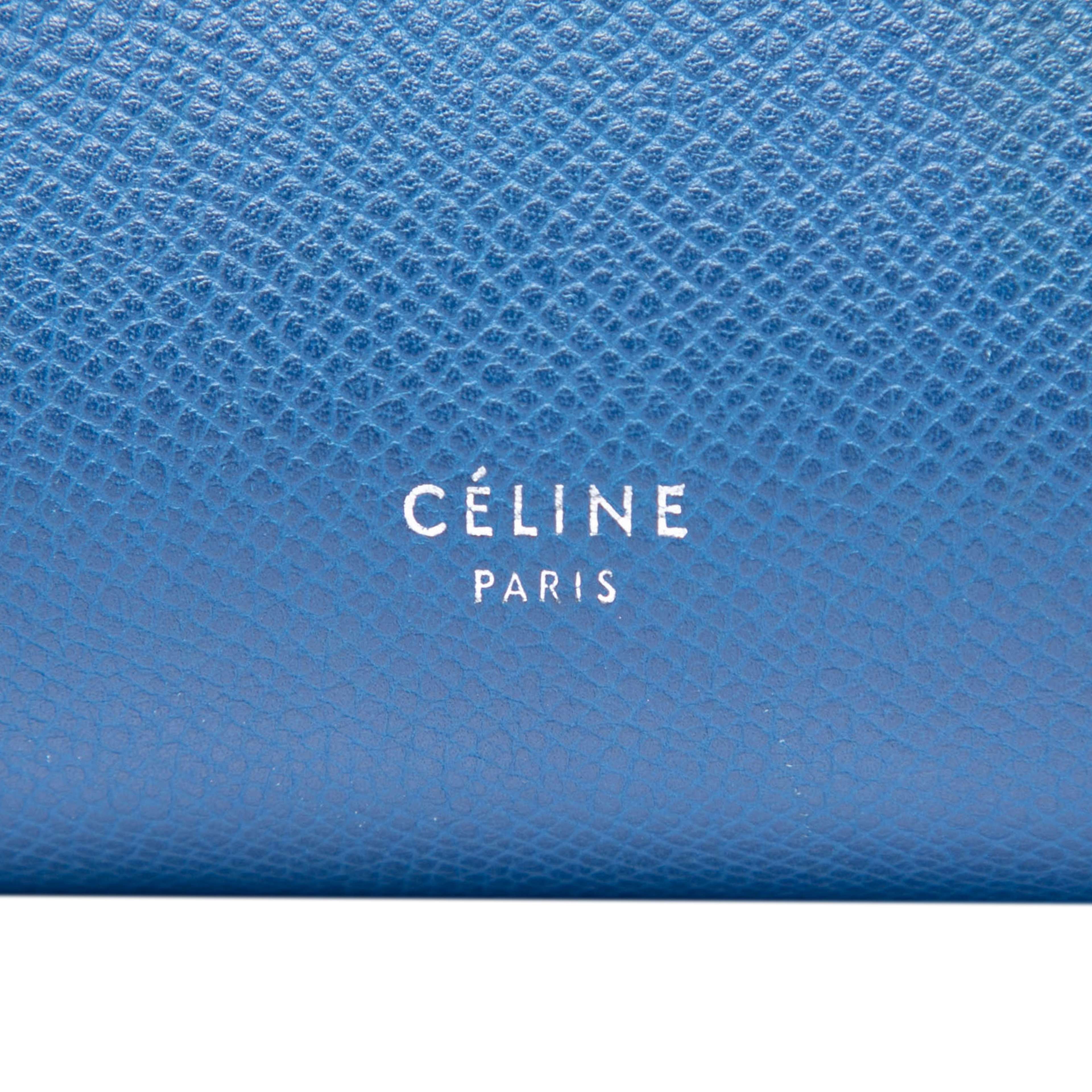 Celine Micro Grained Calfskin Belt Bag, från Luxclusif, i färgen blå. Klicka för att öppna bilden i stort format