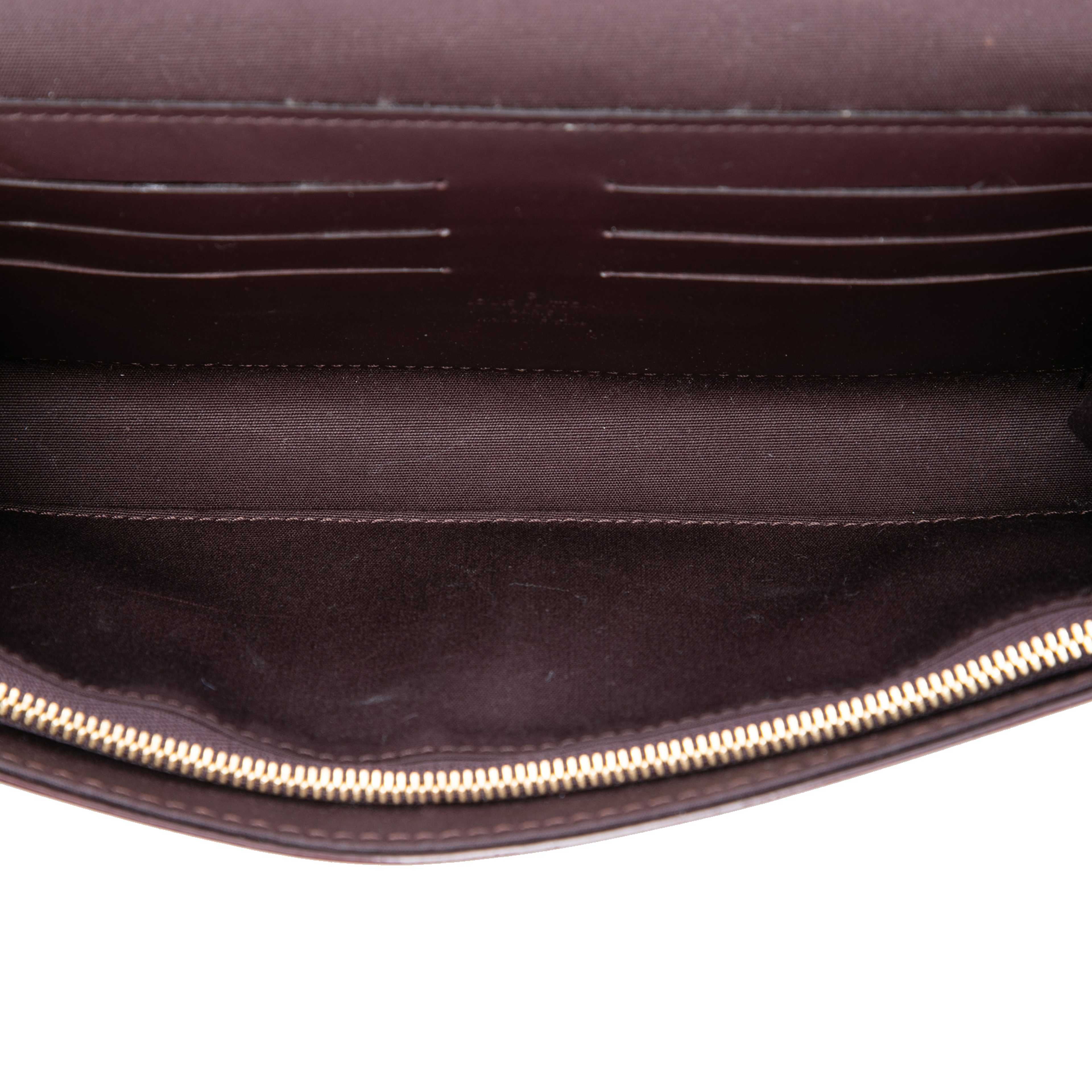 Louis Vuitton Monogram Vernis Rossmore Mm, från Luxclusif, i färgen purpur. Klicka för att öppna bilden i stort format