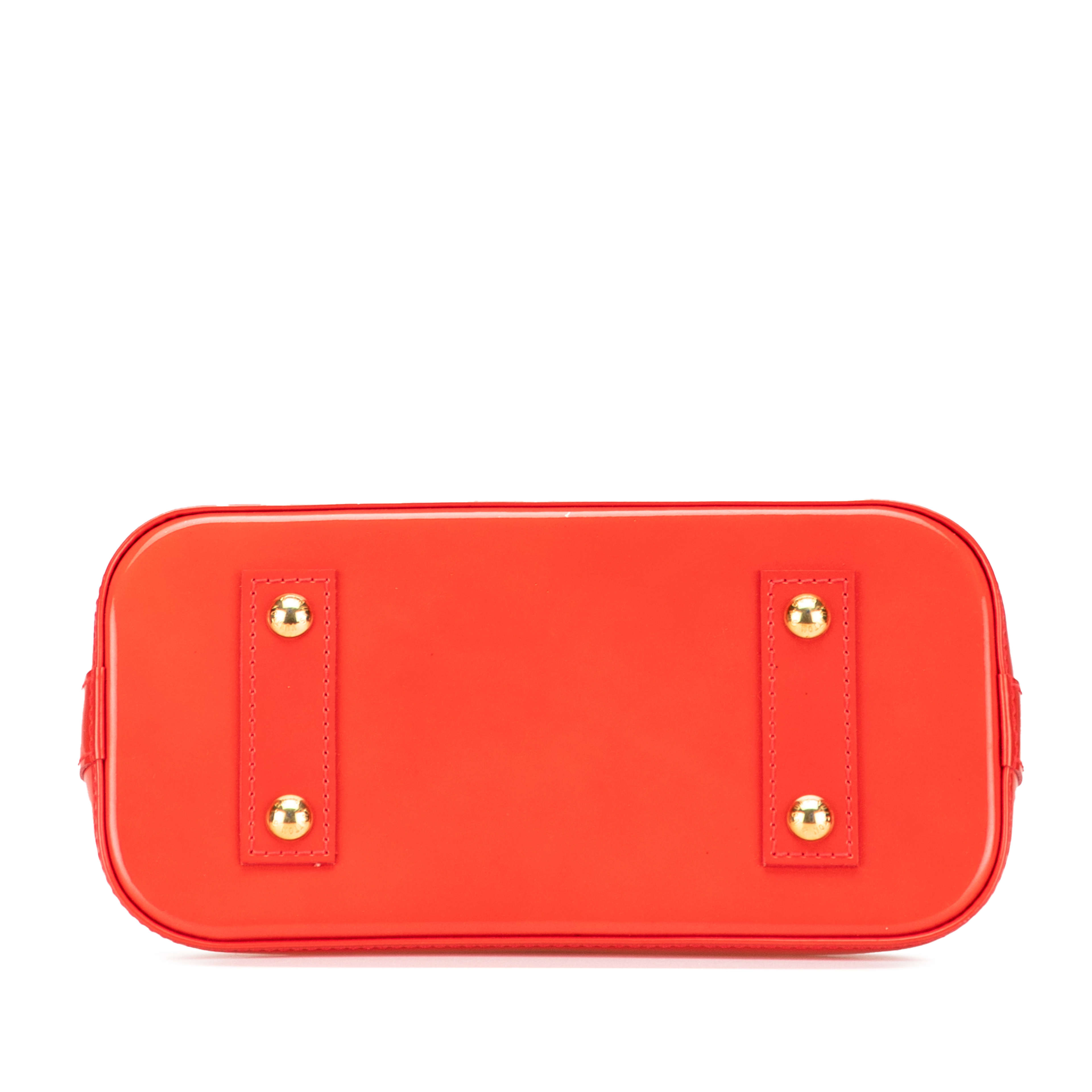 Louis Vuitton Monogram Vernis Alma Bb, från Luxclusif, i färgen dark orange.