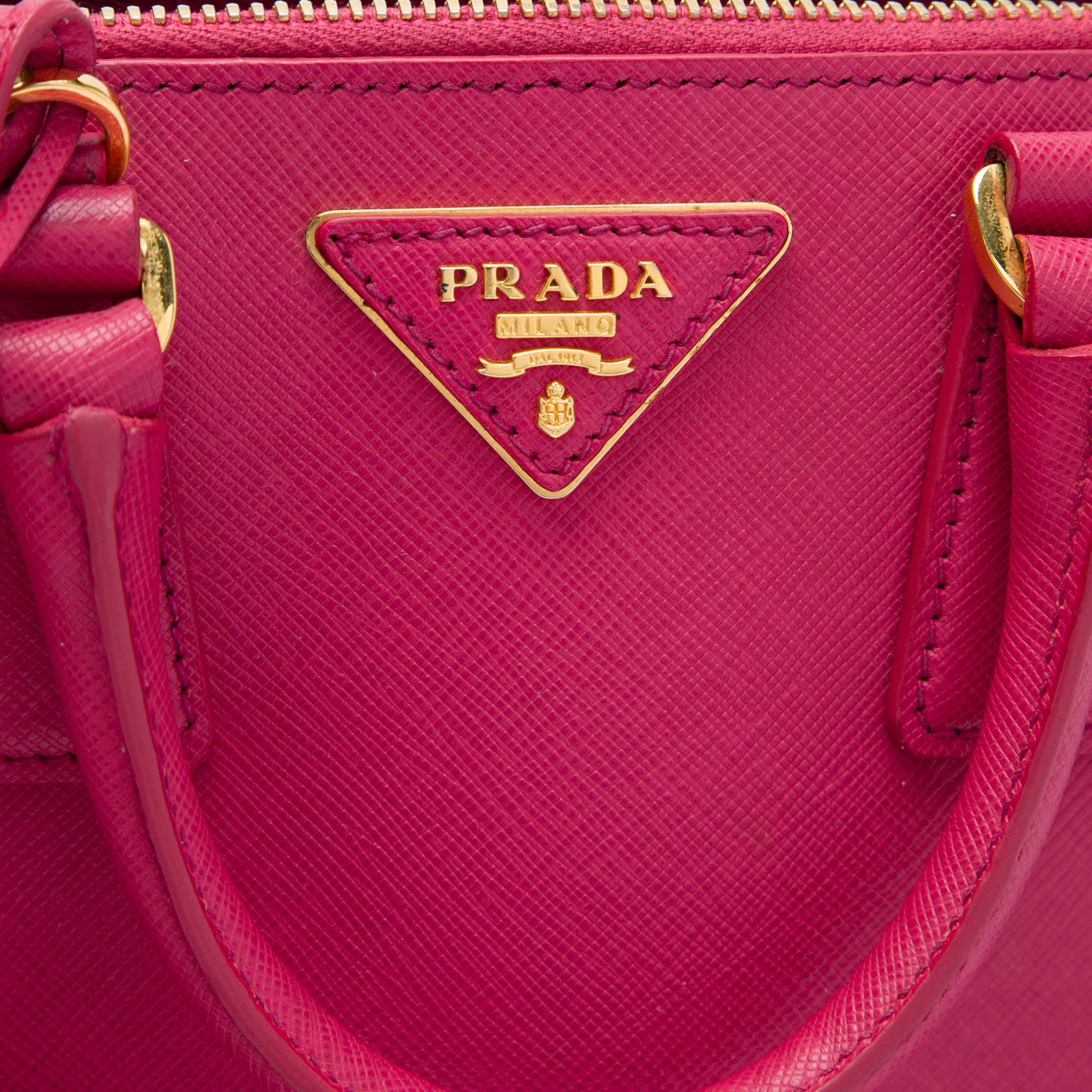 Prada Small Saffiano Lux Promenade Satchel, från Luxclusif, i färgen rosa. Klicka för att öppna bilden i stort format