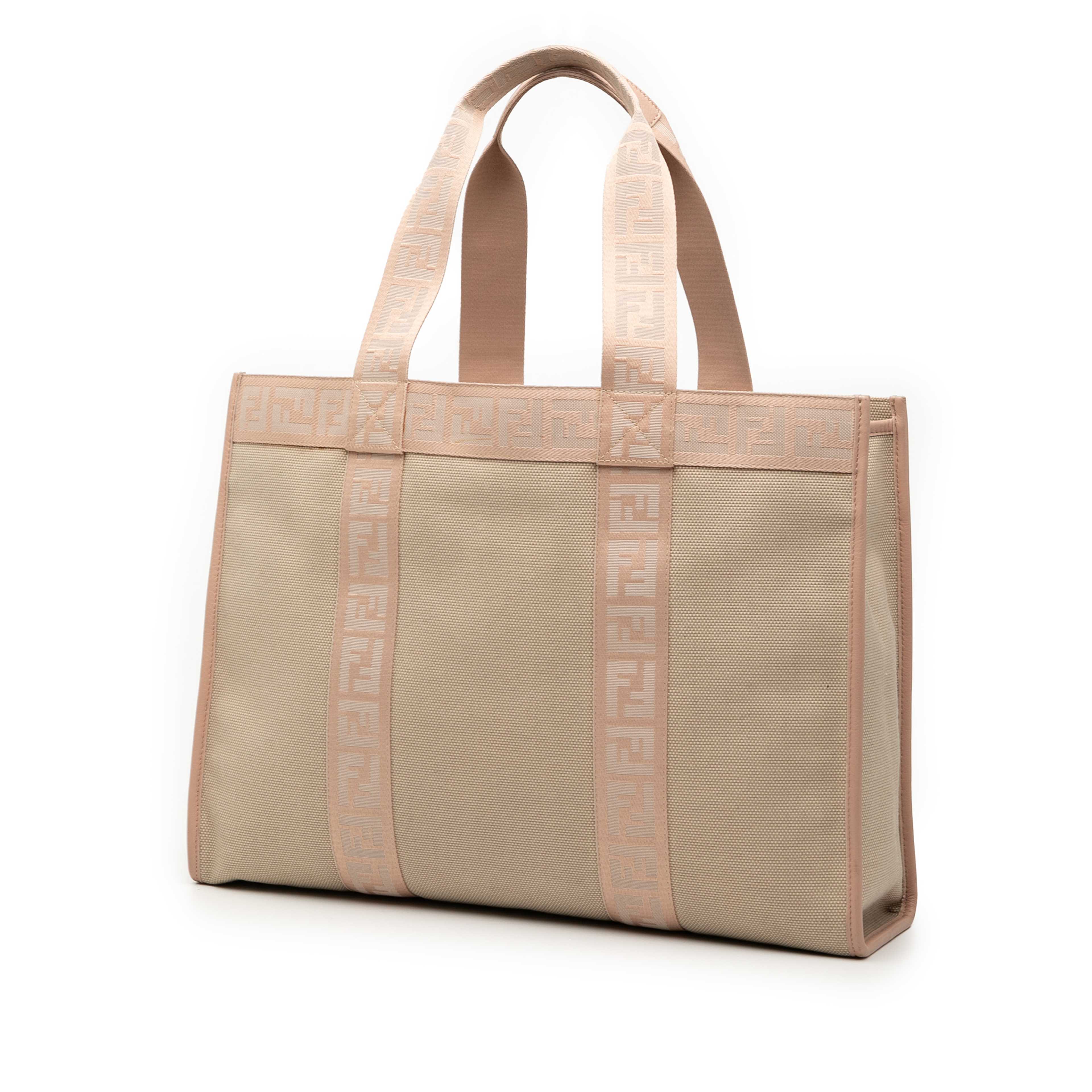 Fendi Zucca Trimmed Canvas Tote, från Luxclusif, i färgen beige. Klicka för att öppna bilden i stort format