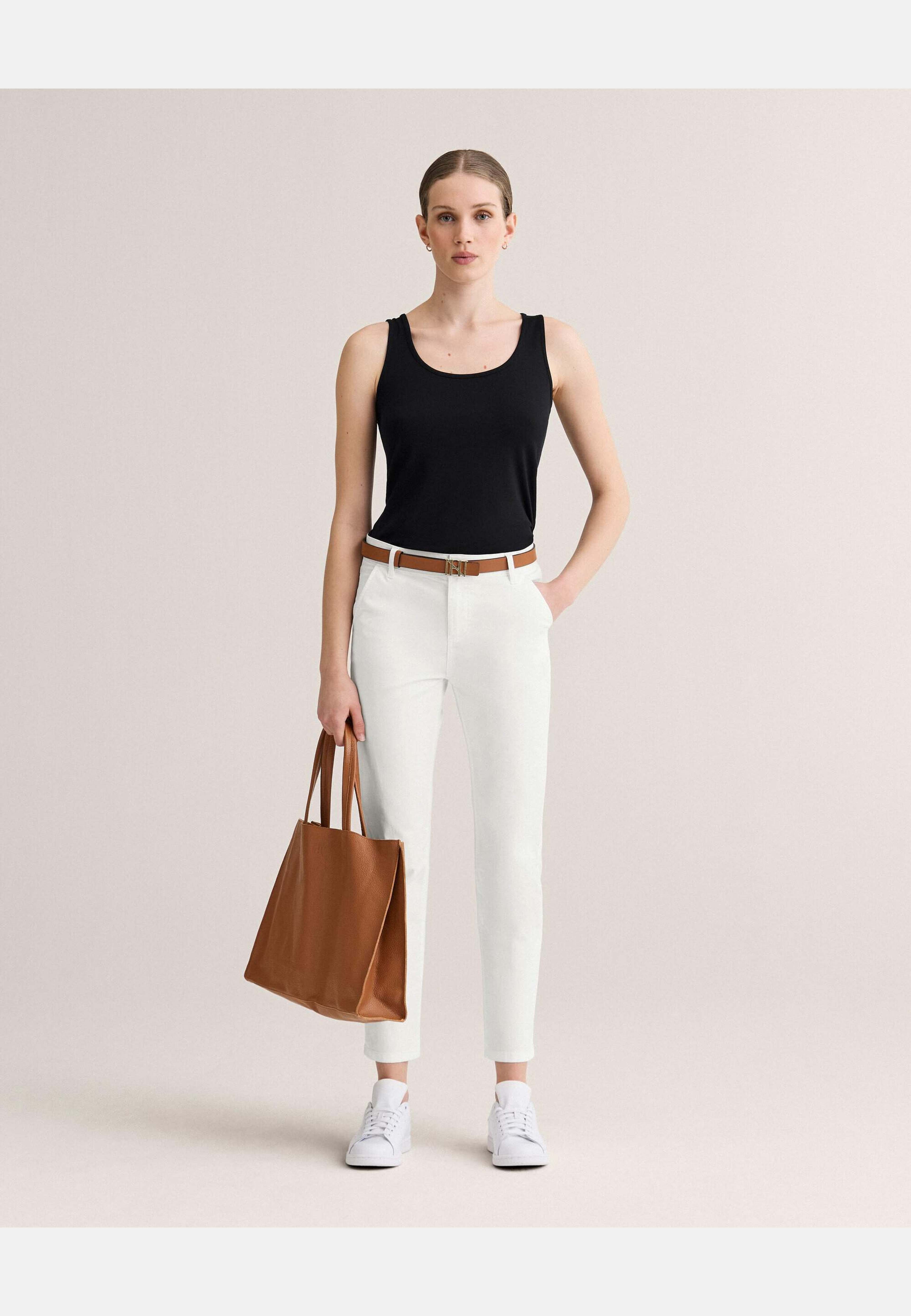 Alexandra Tank Top, från Newhouse, i färgen svart. Klicka för att öppna bilden i stort format