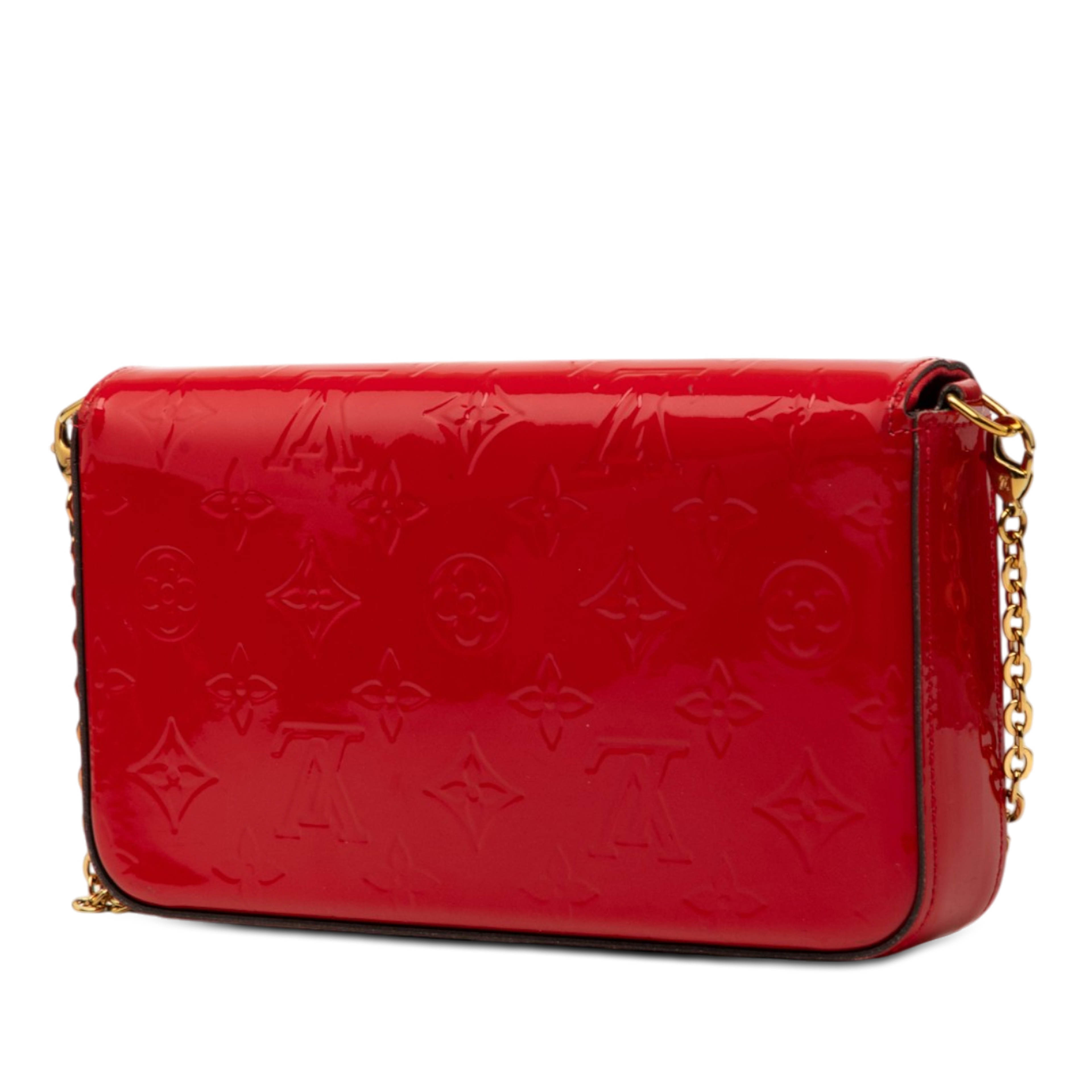 Louis Vuitton Monogram Vernis Pochette Felicie, från Luxclusif, i färgen red. Klicka för att öppna bilden i stort format