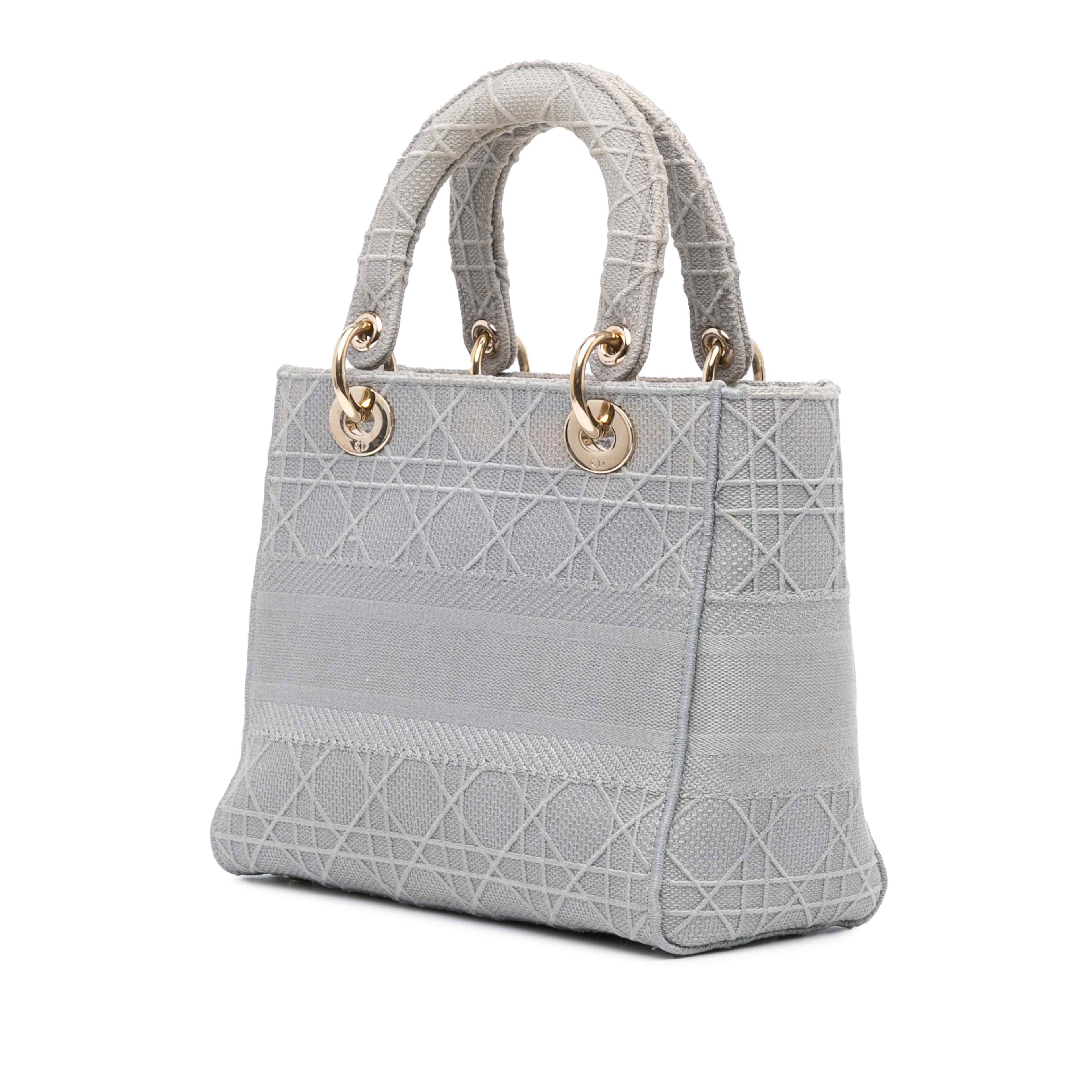 Dior Medium Canvas Cannage Lady D Lite, från Luxclusif, i färgen light gray.
