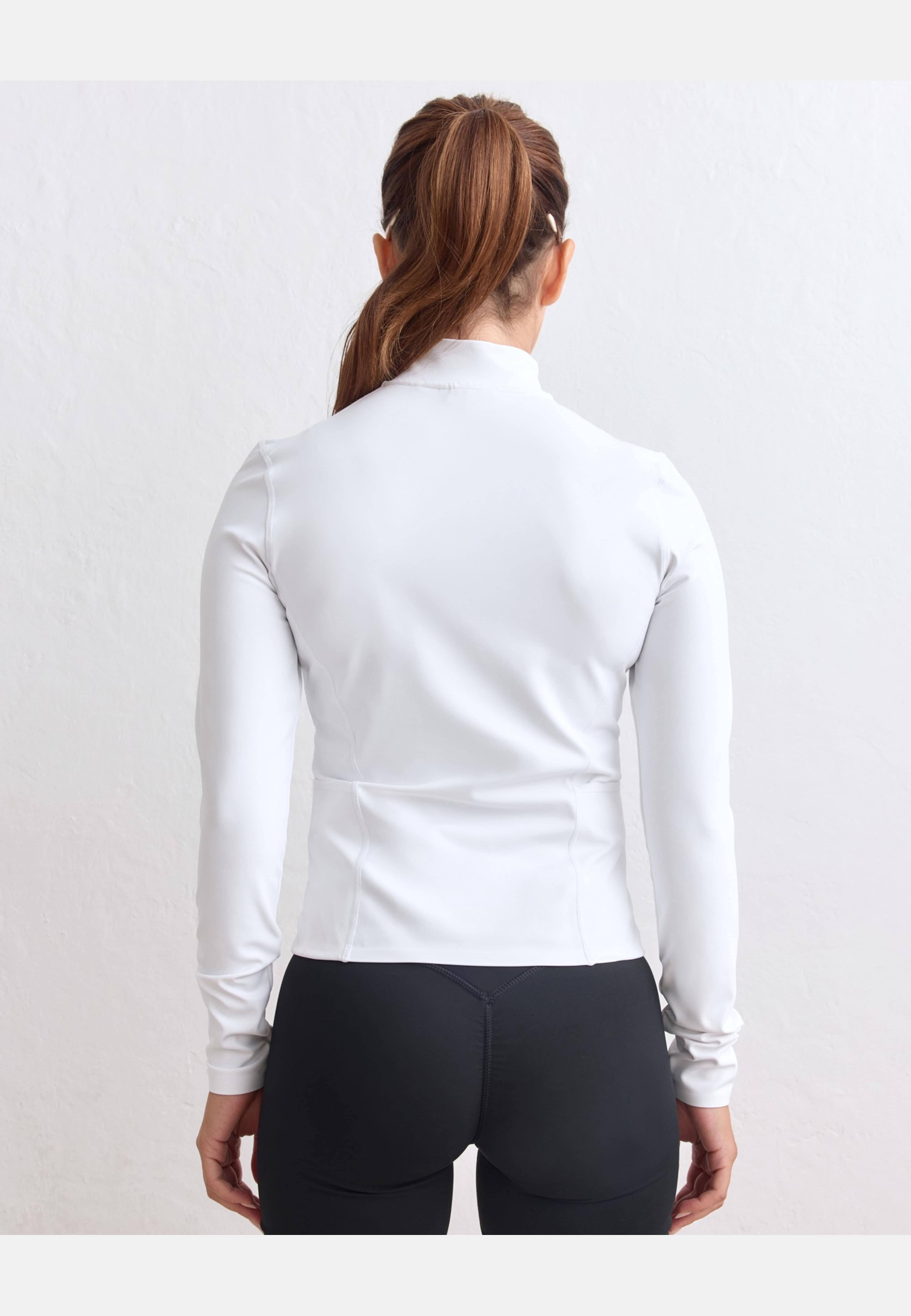Pace Zip Jacket, från aim'n, i färgen white. Klicka för att öppna bilden i stort format