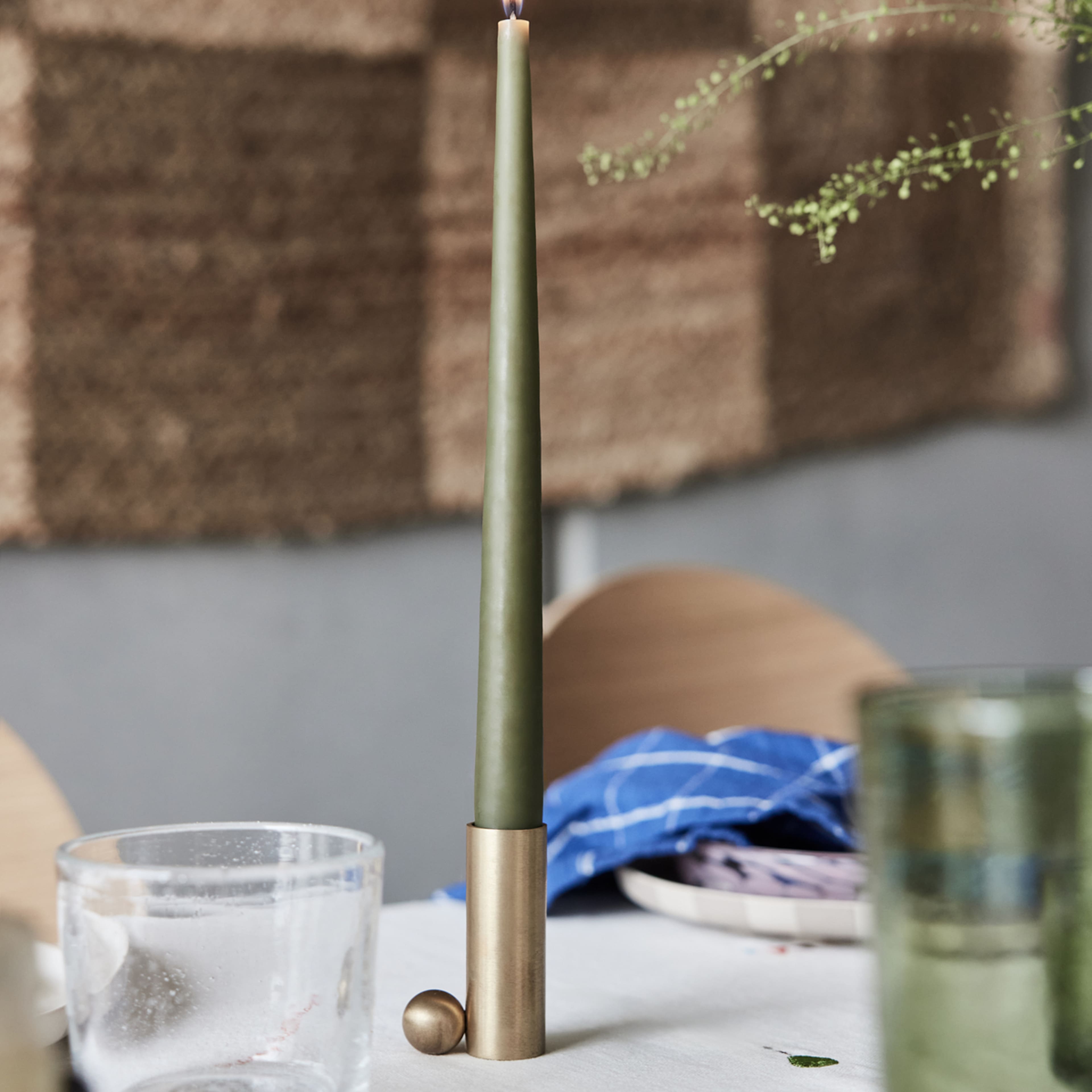 Palloa Candleholder - High, från OYOY Living, i färgen brushed brass. Klicka för att öppna bilden i stort format