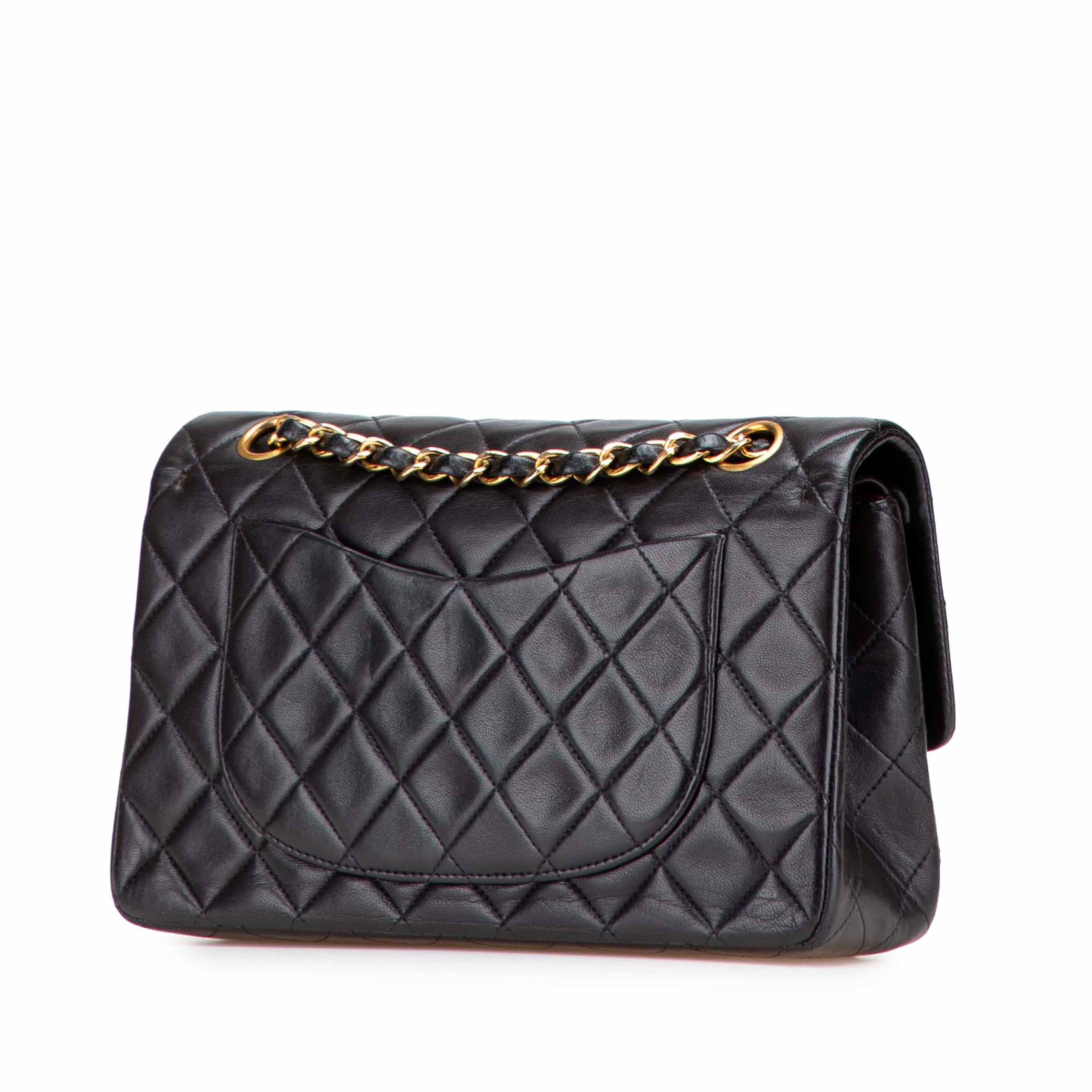 Chanel Small Classic Lambskin Double Flap, från Luxclusif, i färgen black.