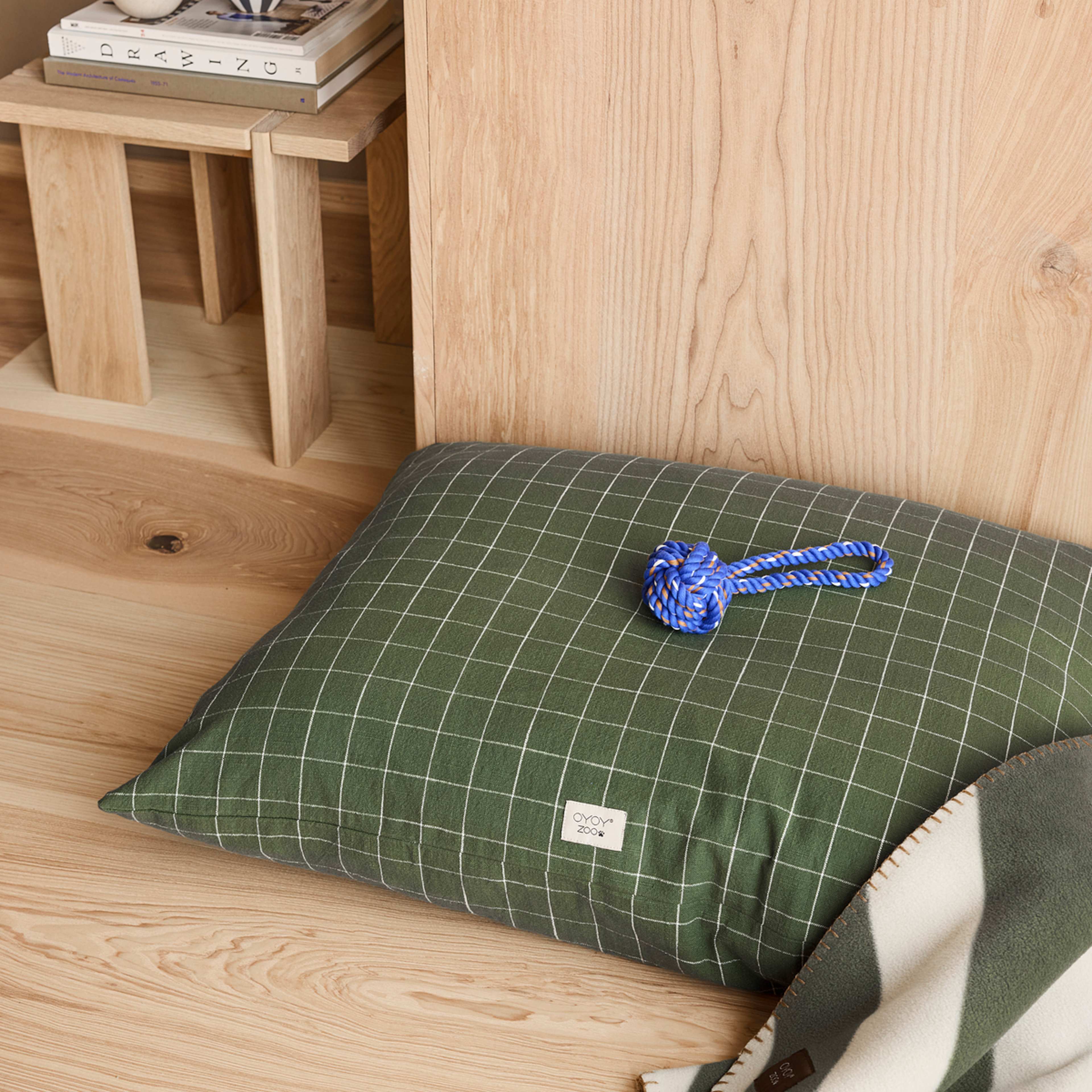 Otto Rope Dog Toy, från OYOY Living, i färgen optic blue. Klicka för att öppna bilden i stort format