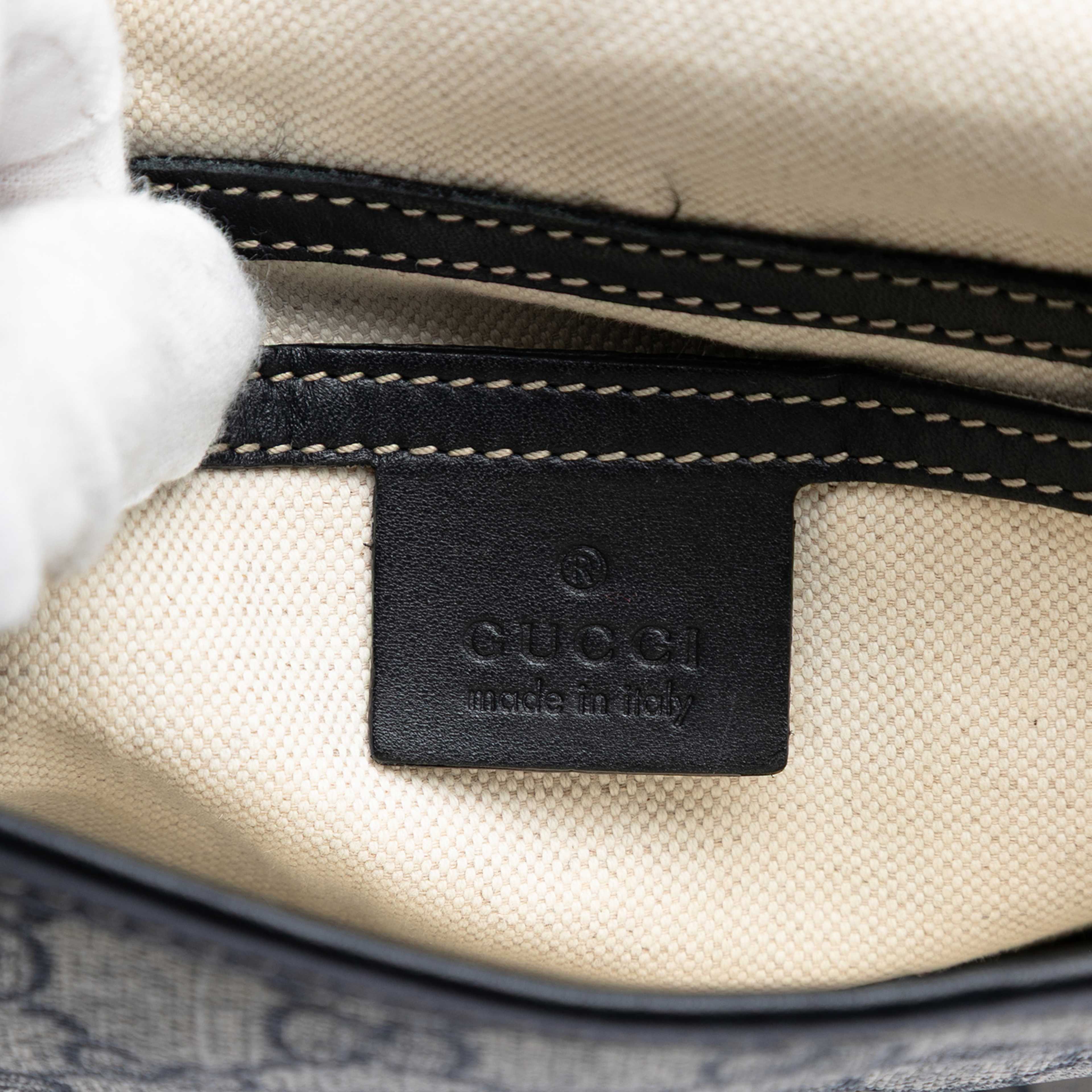 Gucci Gg Supreme Crossbody, från Luxclusif, i färgen beige. Klicka för att öppna bilden i stort format