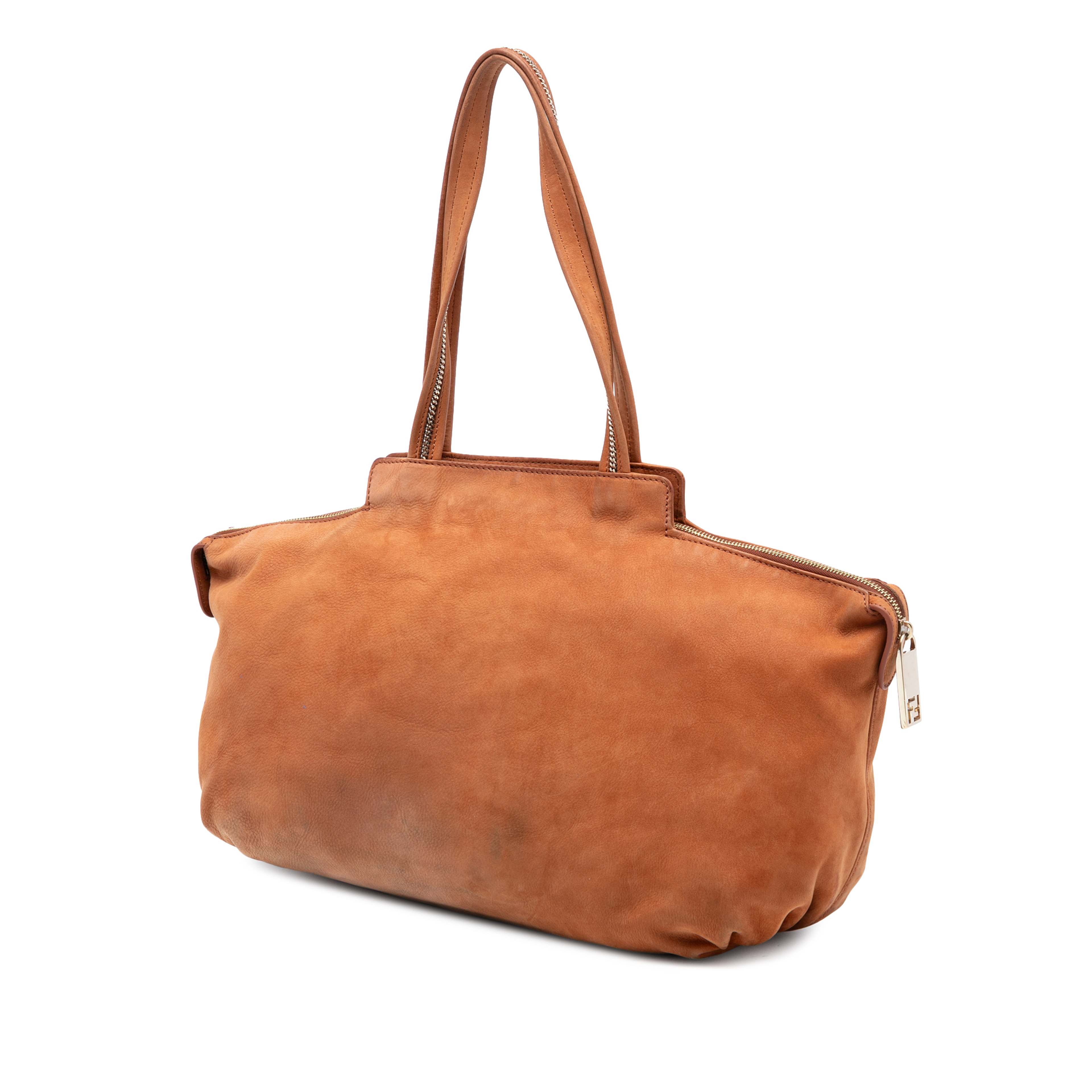 Fendi Medium Ff Nubuck Chains Tote, från Luxclusif, i färgen brown. Klicka för att öppna bilden i stort format