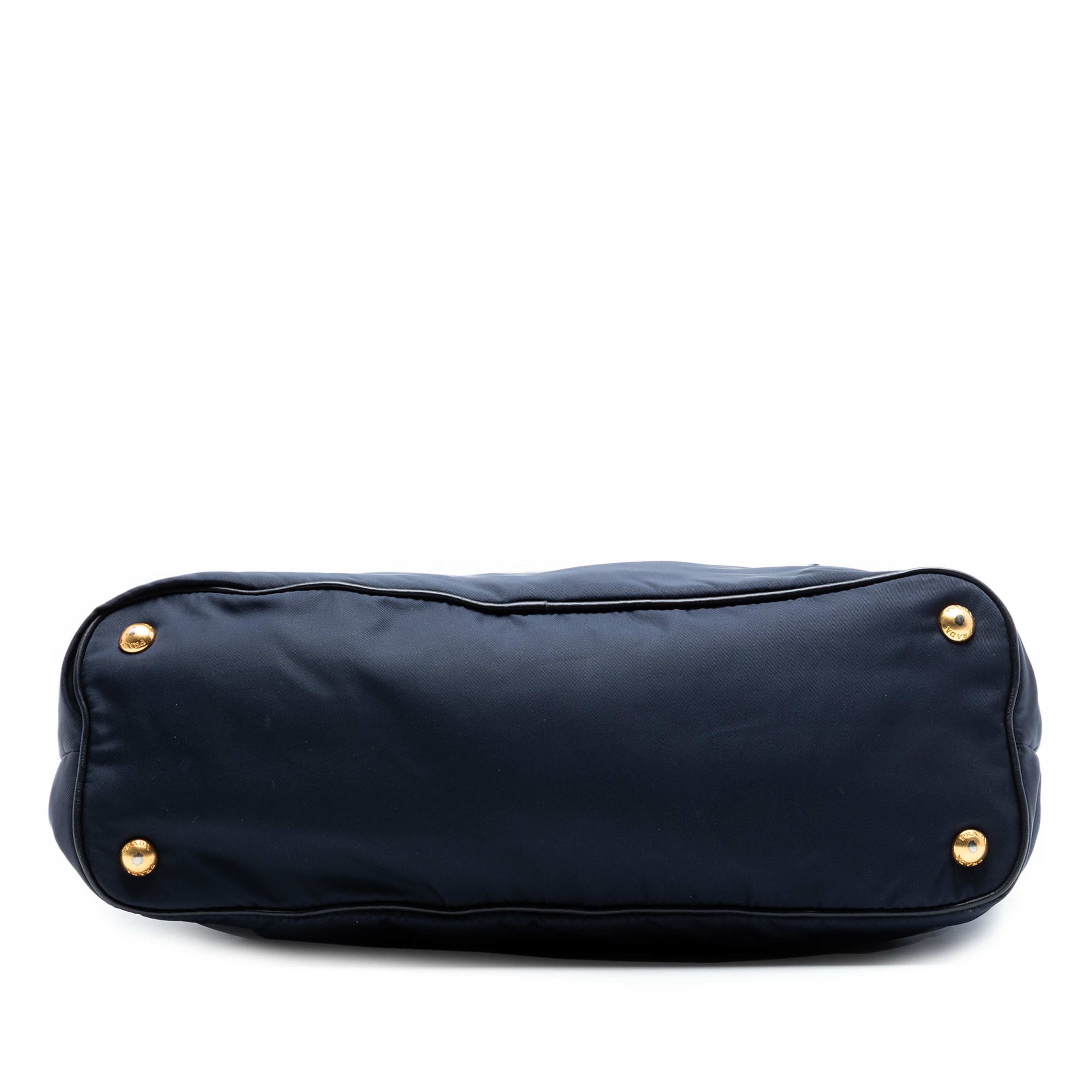 Prada Tessuto Satchel, från Luxclusif, i färgen blå. Klicka för att öppna bilden i stort format