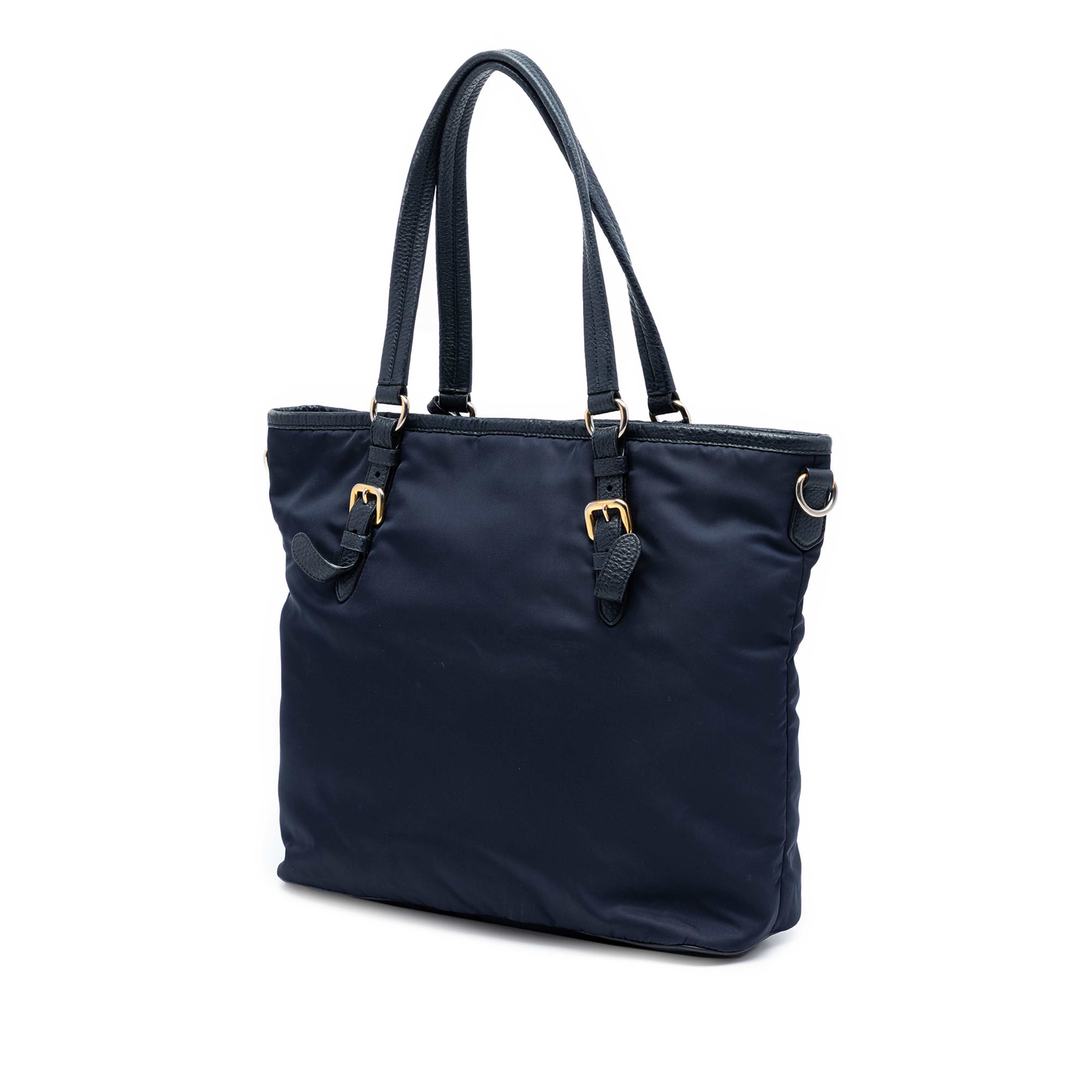 Prada Tessuto Satchel, från Luxclusif, i färgen navy. Klicka för att öppna bilden i stort format
