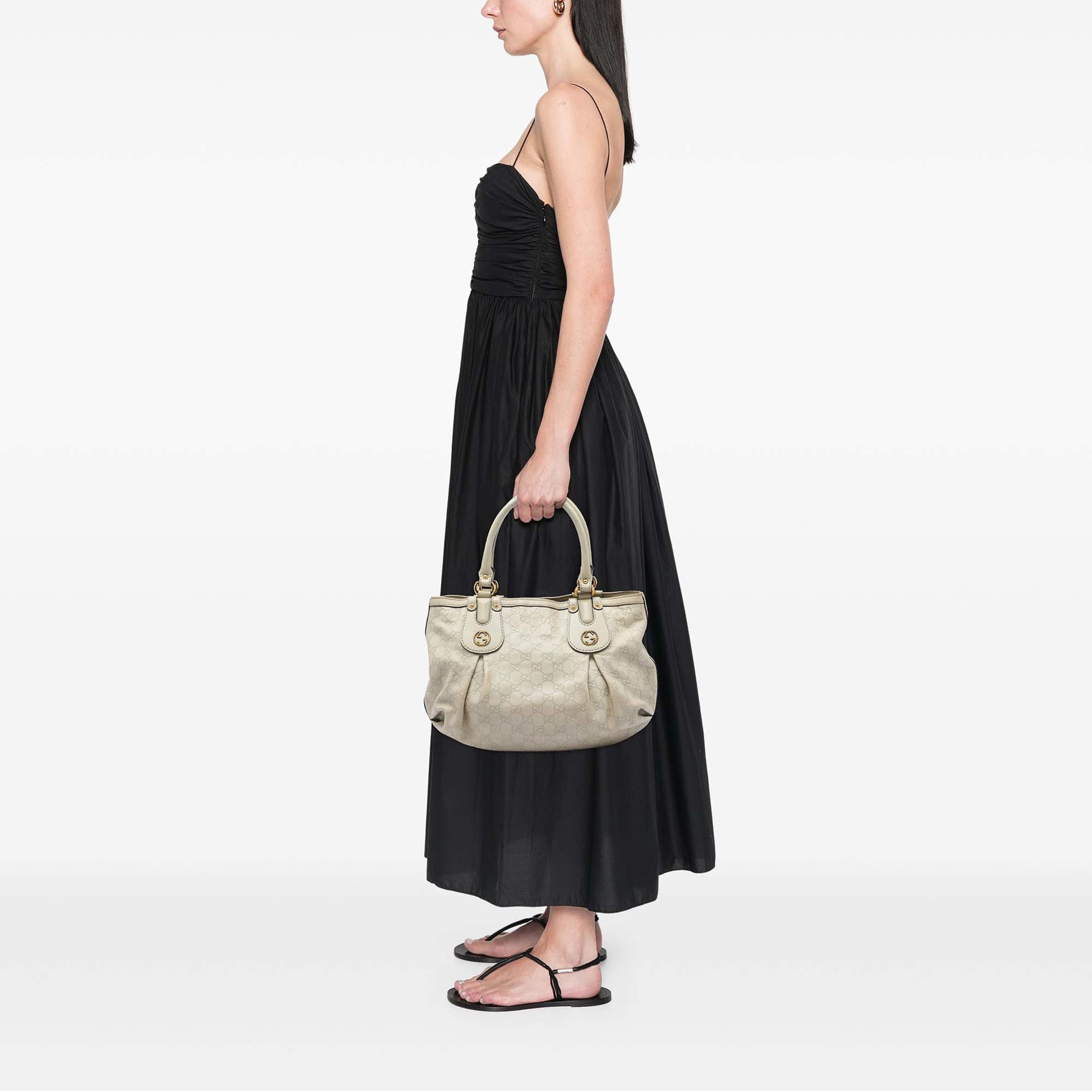 Gucci Guccissima Scarlett Tote, från Luxclusif, i färgen vit. Klicka för att öppna bilden i stort format