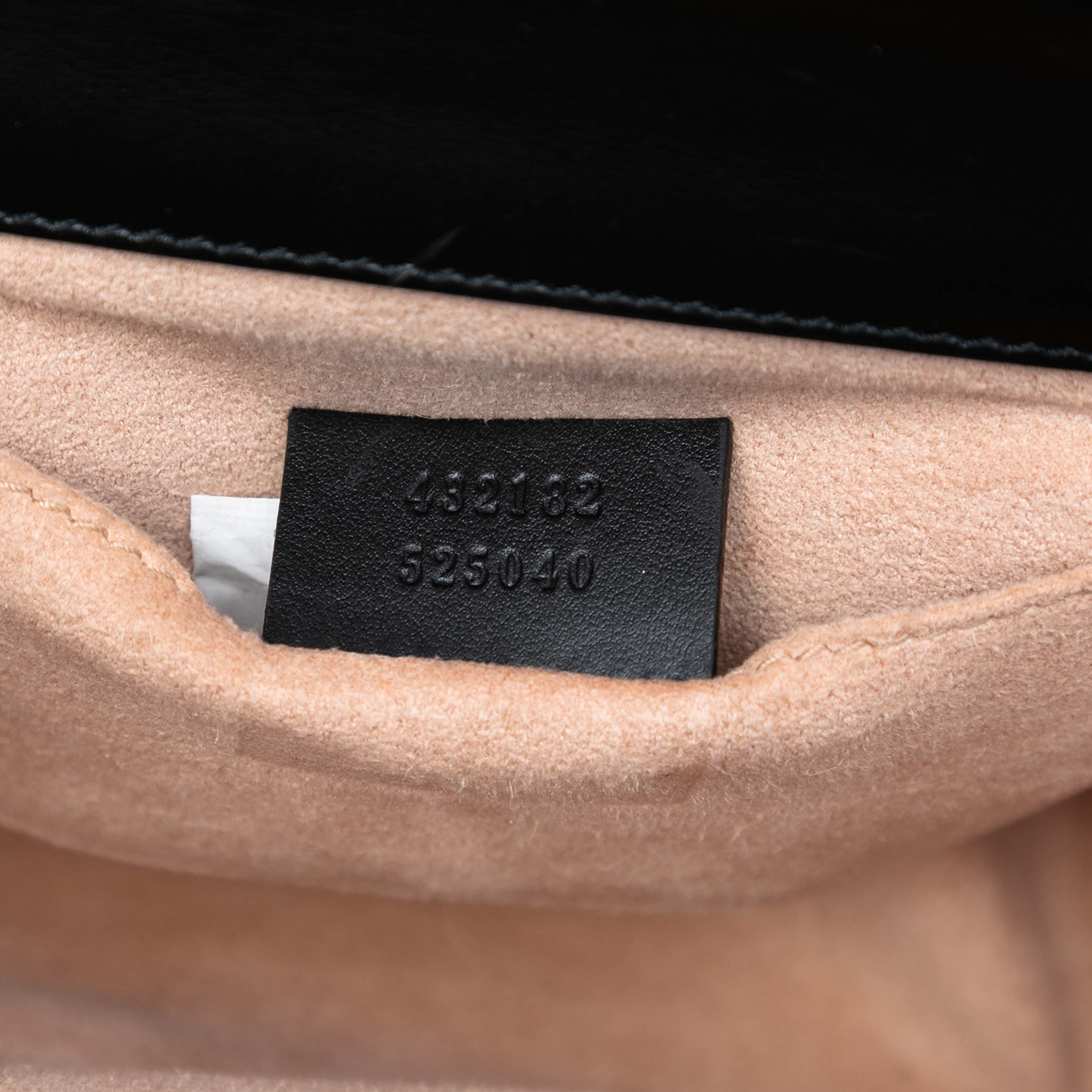 Gucci Small Gg Supreme Osiride Padlock Crossbody, från Luxclusif, i färgen beige. Klicka för att öppna bilden i stort format