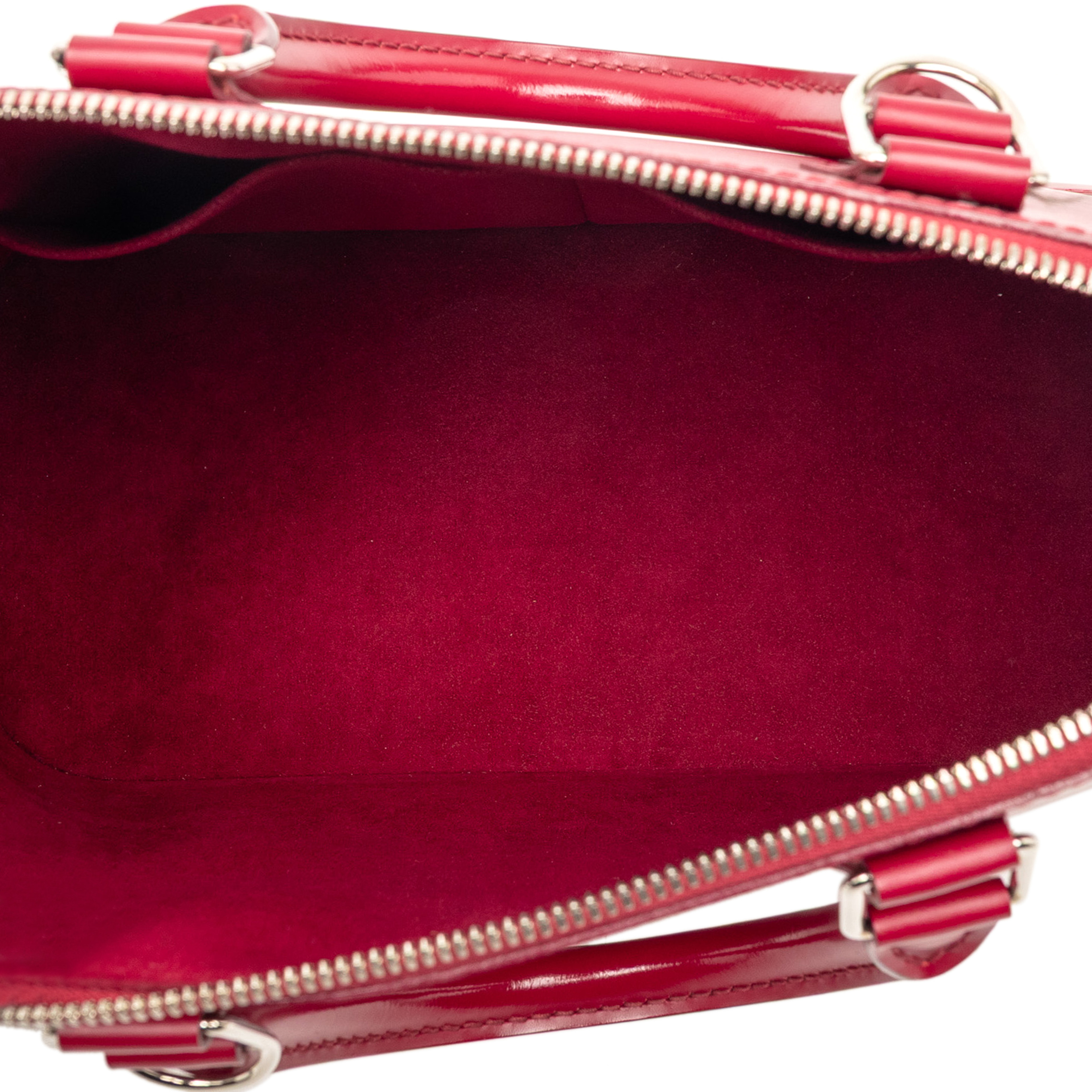 Louis Vuitton Epi Alma Pm, från Luxclusif, i färgen red. Klicka för att öppna bilden i stort format