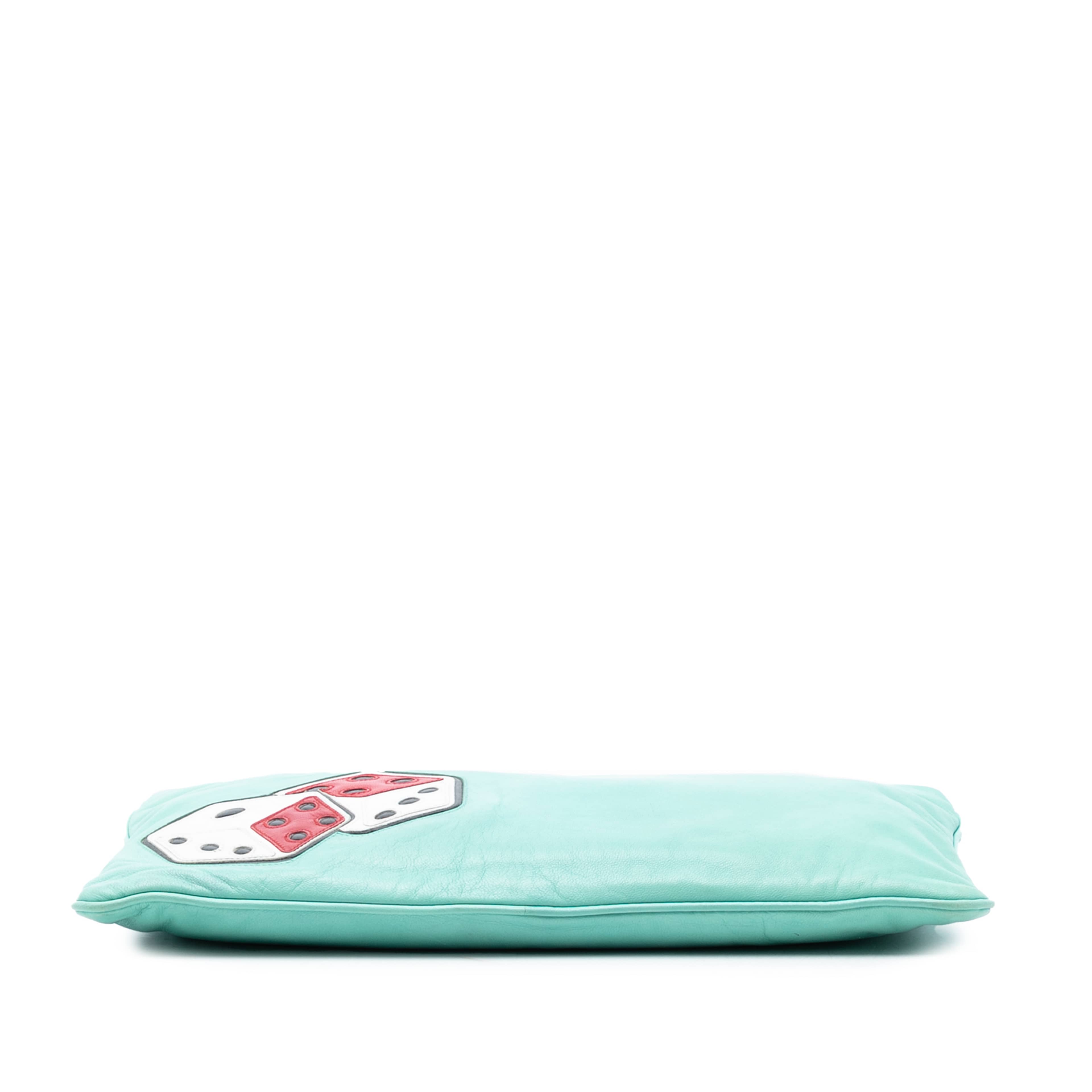 Prada Nappa Dice Clutch, från Luxclusif, i färgen light green. Klicka för att öppna bilden i stort format