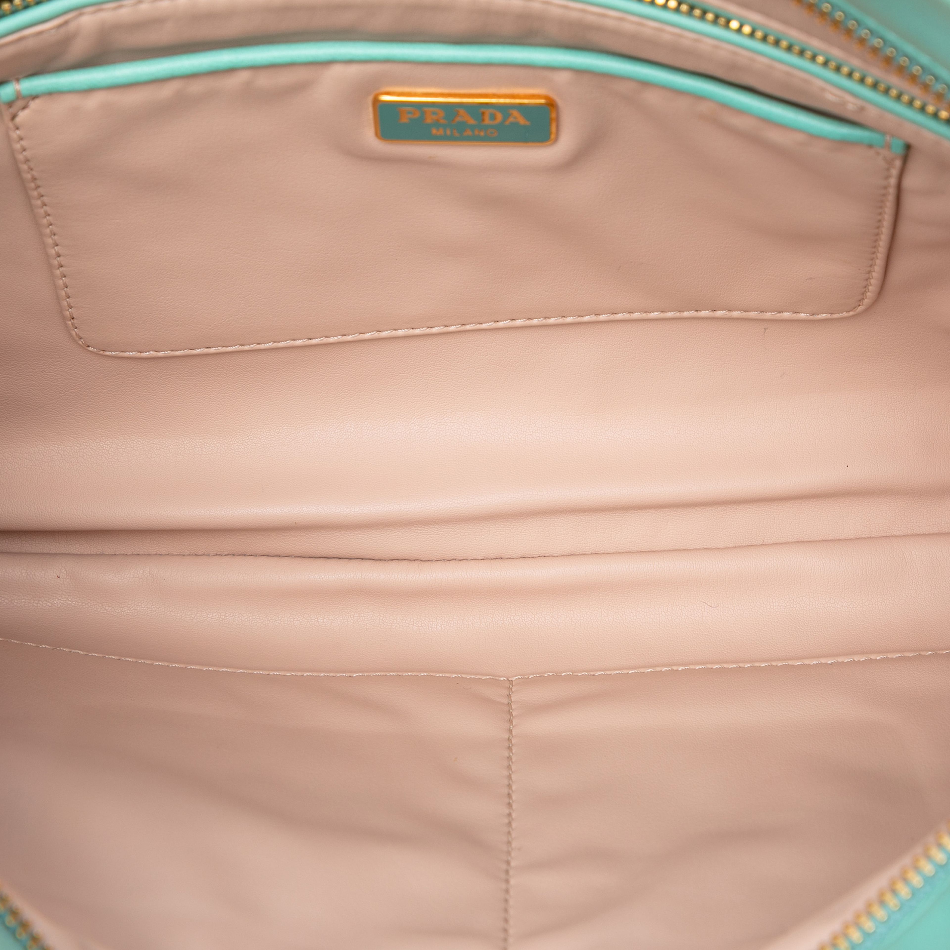 Prada Nappa Dice Clutch, från Luxclusif, i färgen light green. Klicka för att öppna bilden i stort format