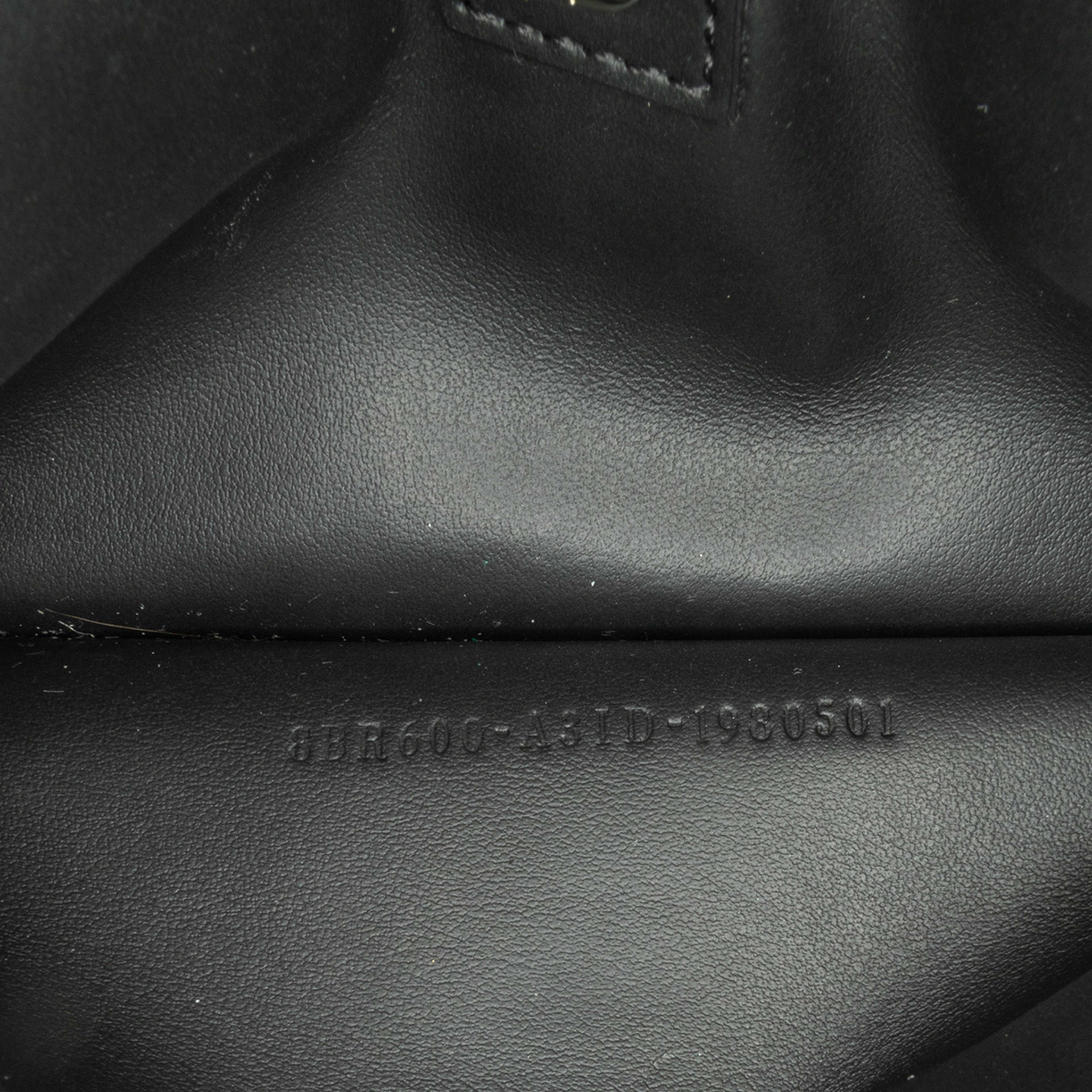 Fendi Medium Zucca Pvc Baguette Satchel, från Luxclusif, i färgen black. Klicka för att öppna bilden i stort format