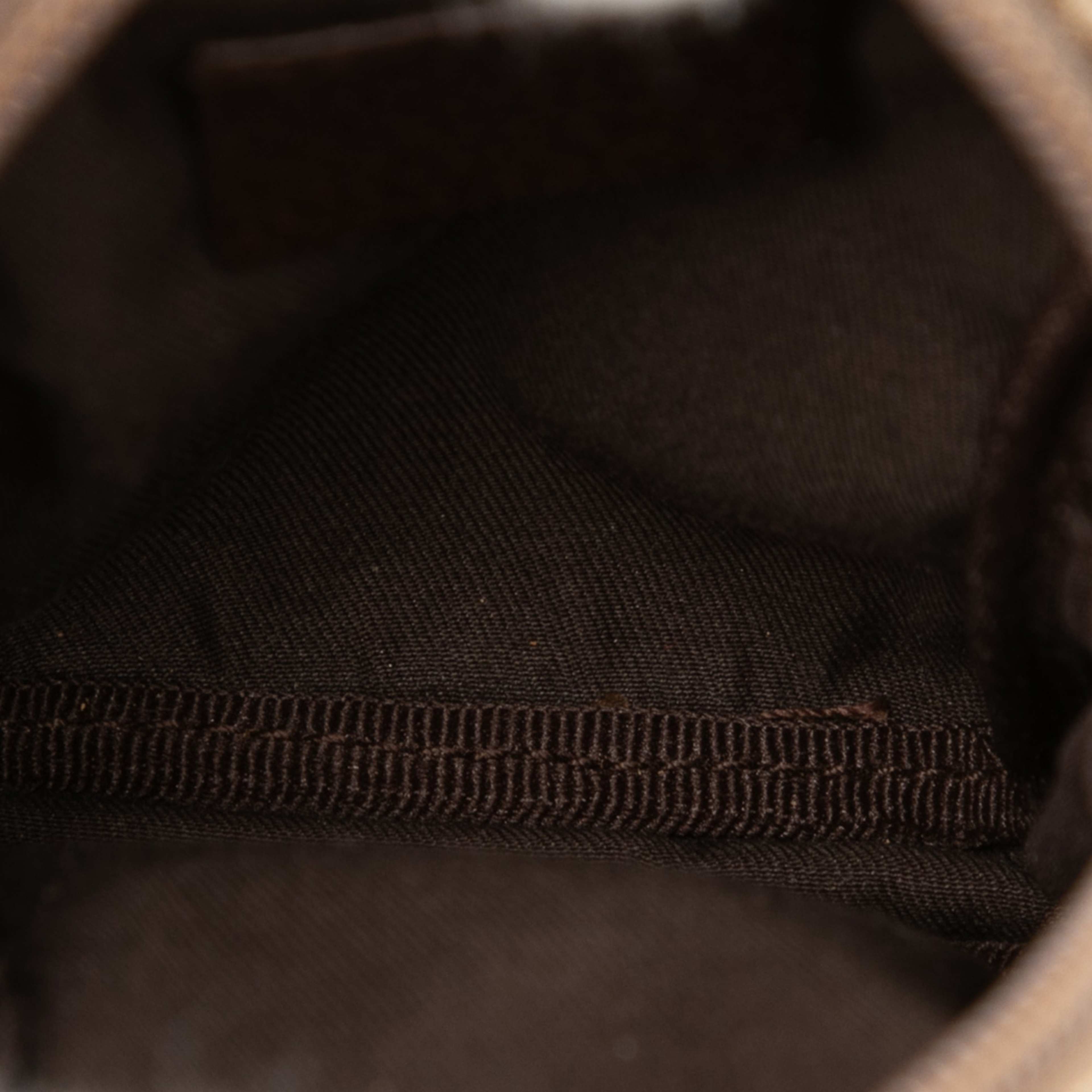 Gucci Gg Canvas Cigarette Pouch, från Luxclusif, i färgen beige. Klicka för att öppna bilden i stort format