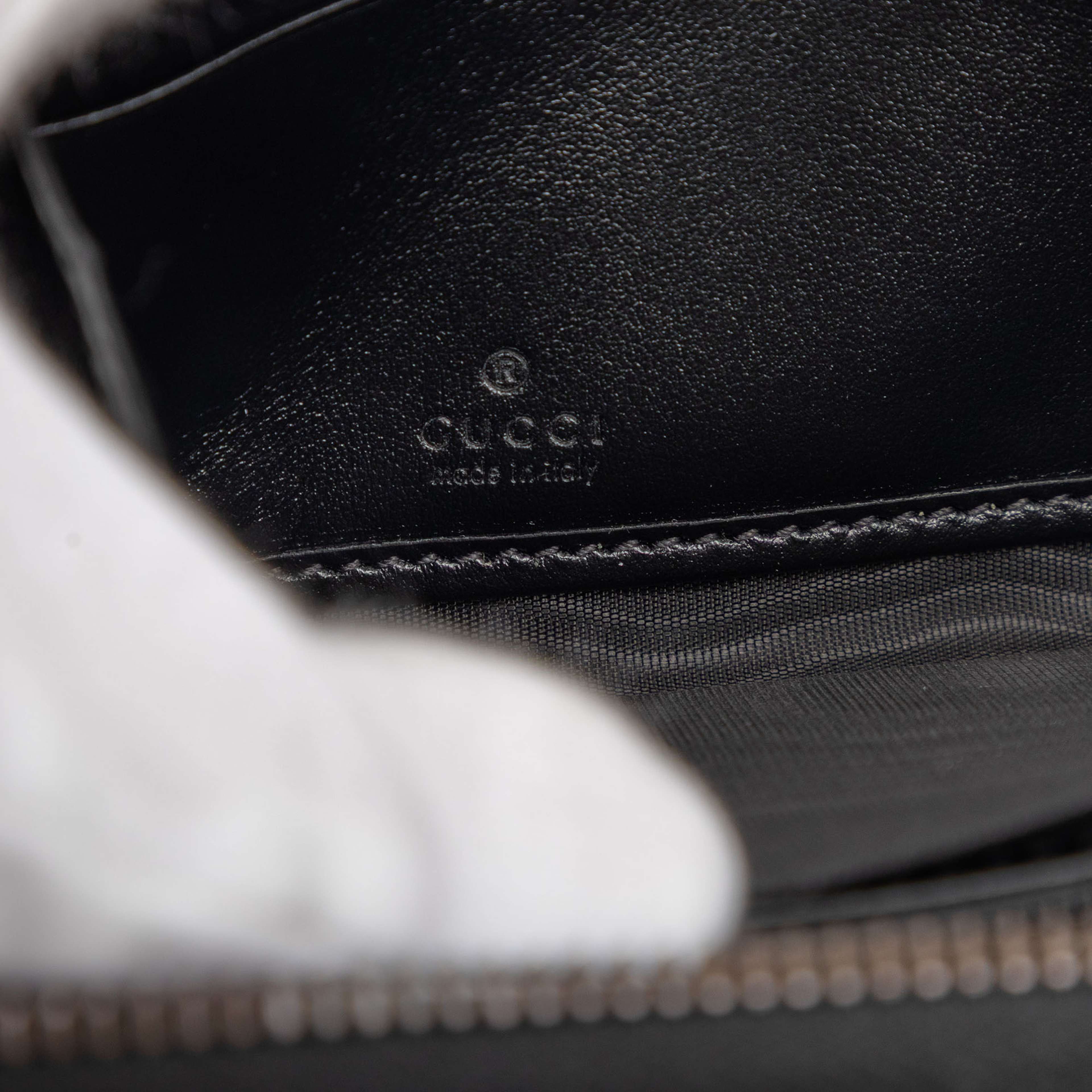 Gucci Gg Marmont Matelasse Calfskin Zip Around Wallet, från Luxclusif, i färgen black. Klicka för att öppna bilden i stort format
