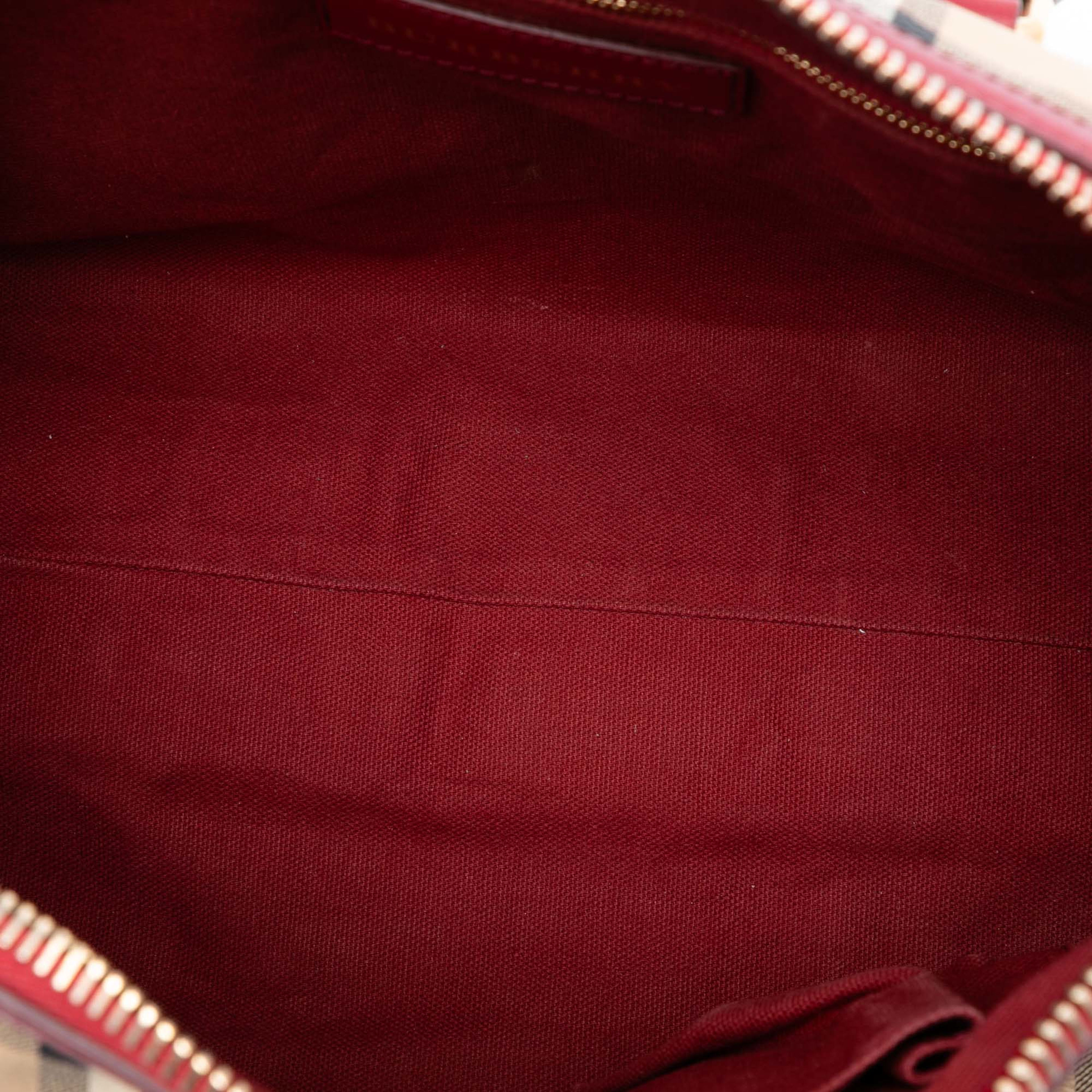 Burberry Small Haymarket Check Coated Canvas Gladstone Satchel, från Luxclusif, i färgen beige. Klicka för att öppna bilden i stort format