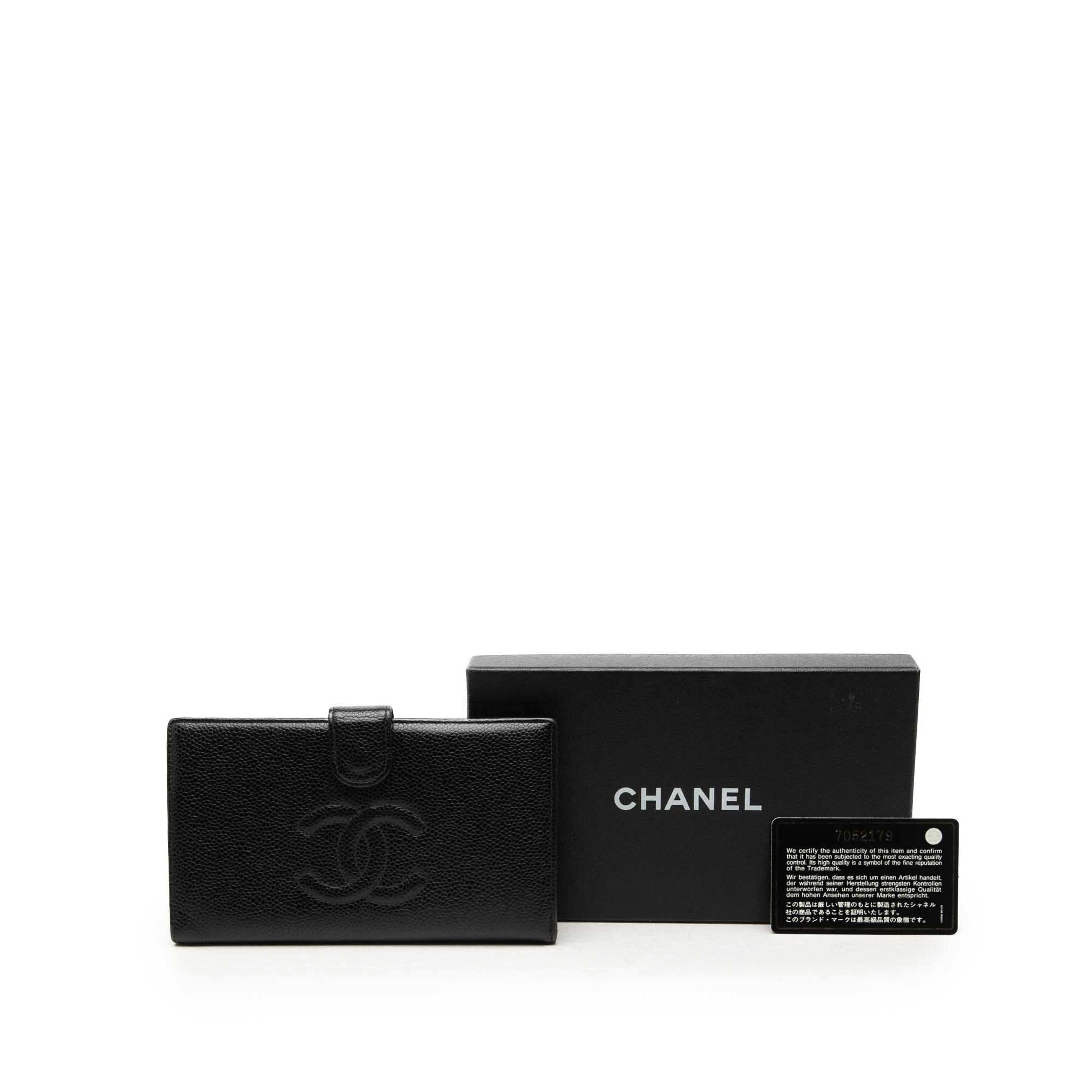Chanel Cc Caviar Bifold French Long Wallet, från Luxclusif, i färgen svart. Klicka för att öppna bilden i stort format