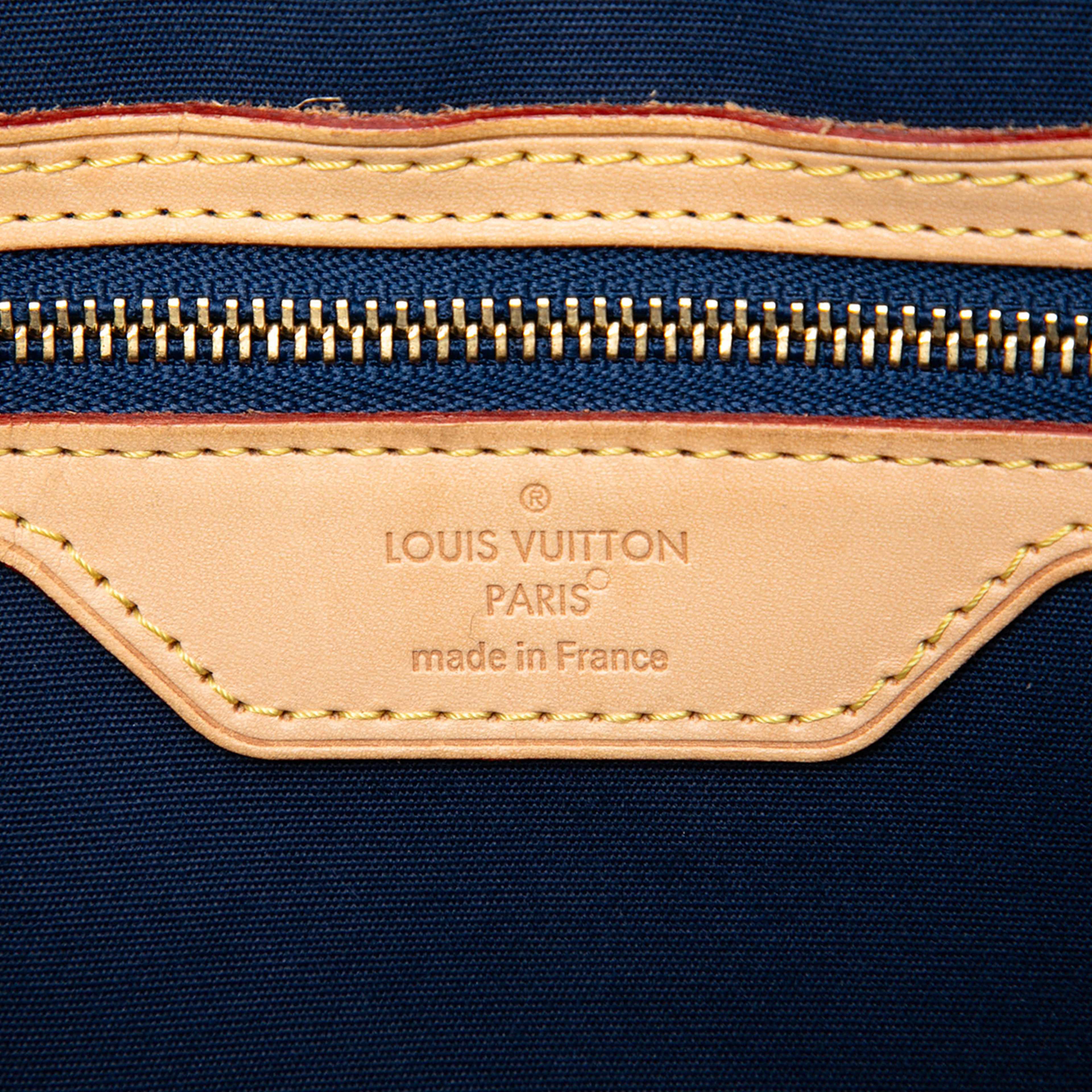 Louis Vuitton Monogram Vernis Brea Mm, från Luxclusif, i färgen blå. Klicka för att öppna bilden i stort format