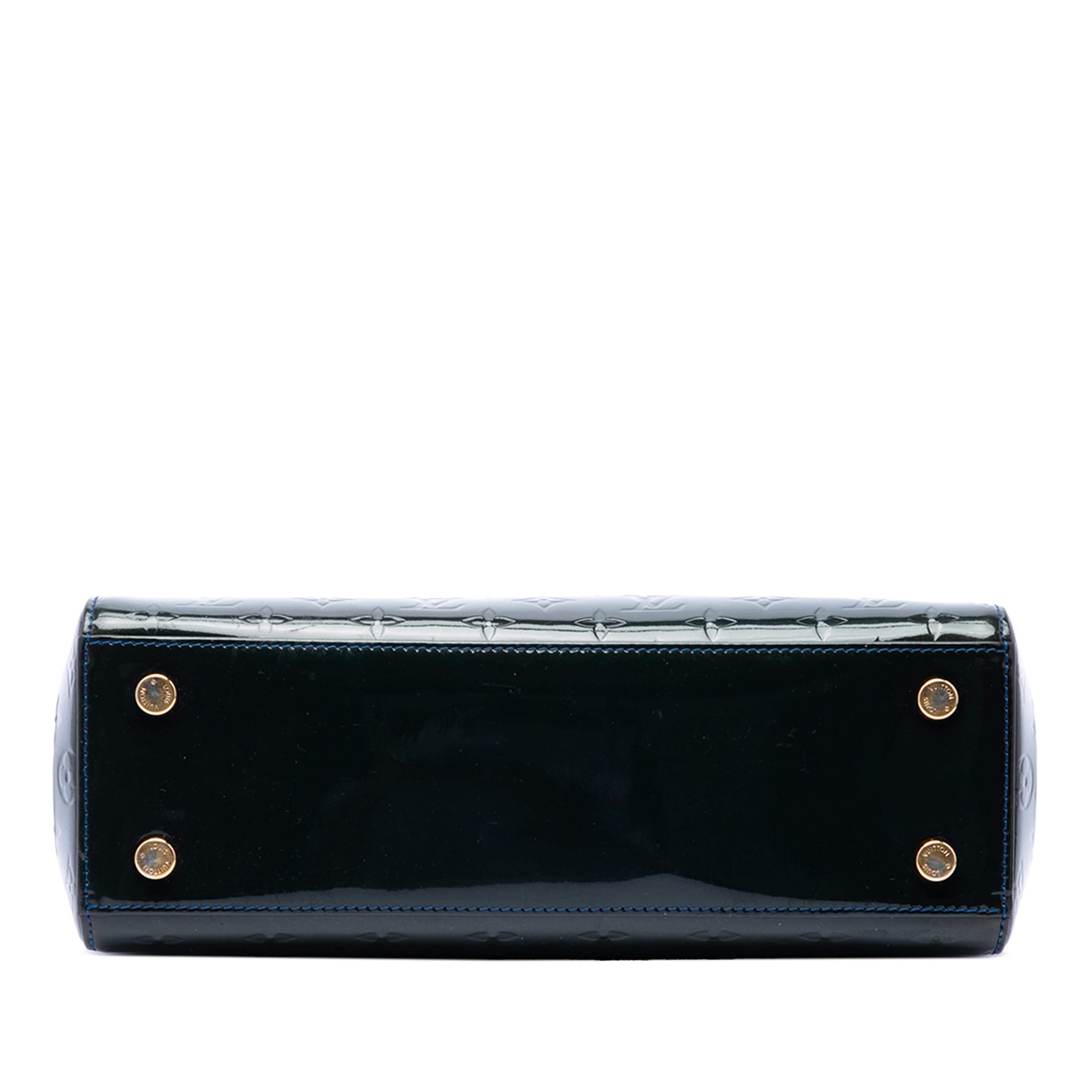 Louis Vuitton Monogram Vernis Brea Mm, från Luxclusif, i färgen blå. Klicka för att öppna bilden i stort format