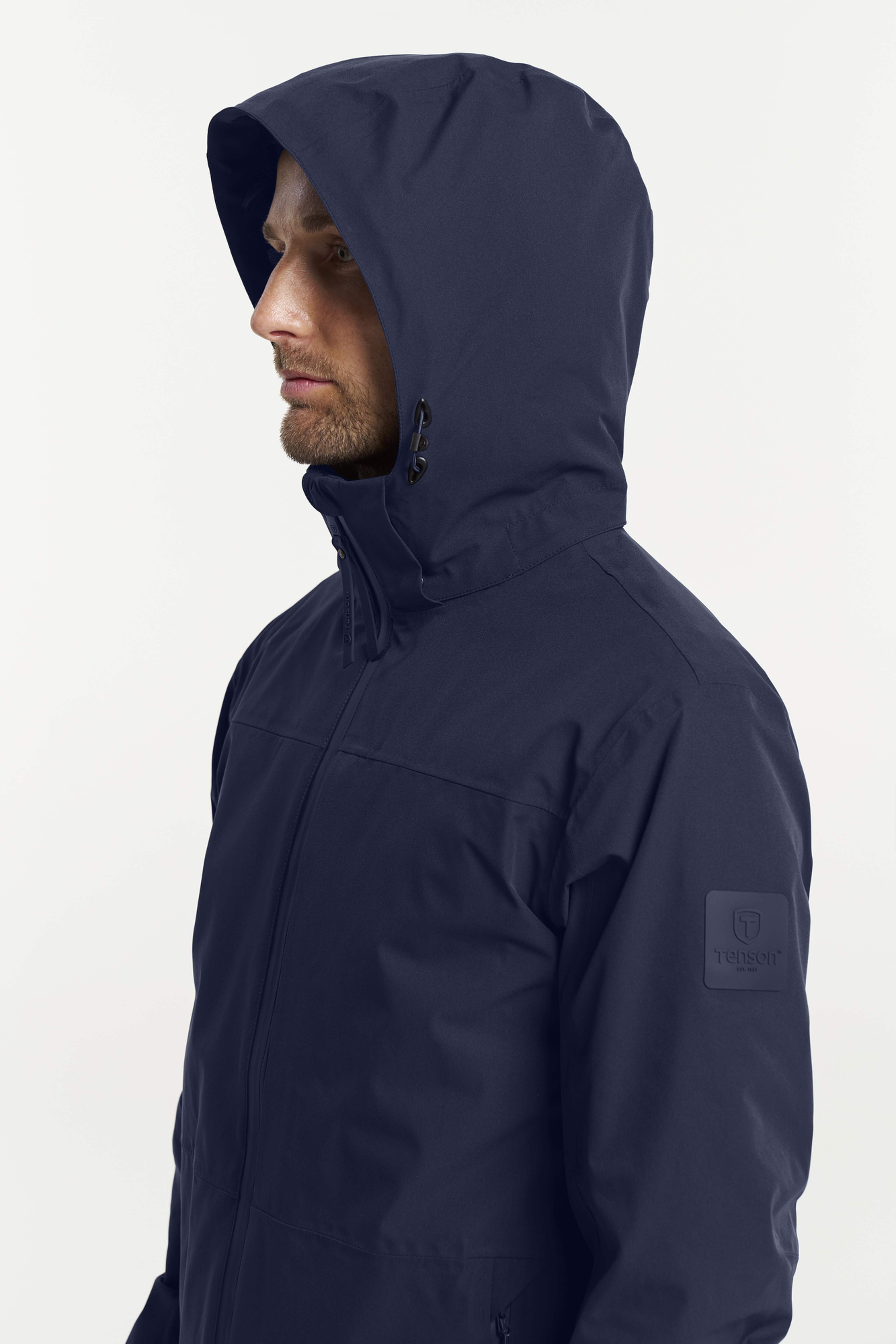 Cloudburst Jacket Men, från Tenson, i färgen mörk marinblå. Klicka för att öppna bilden i stort format