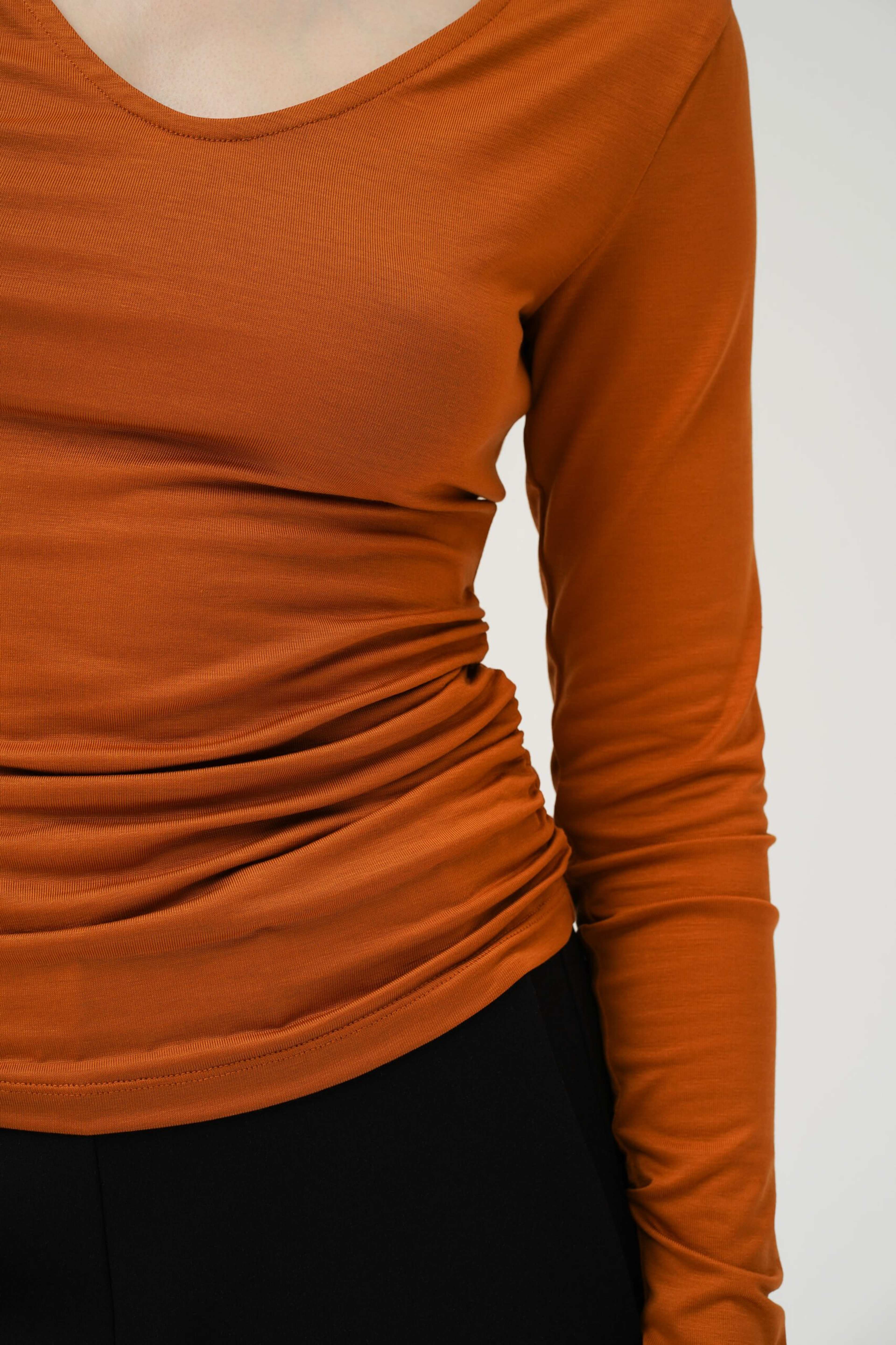 Bay Top - Almond, från Residus, i färgen orange. Klicka för att öppna bilden i stort format