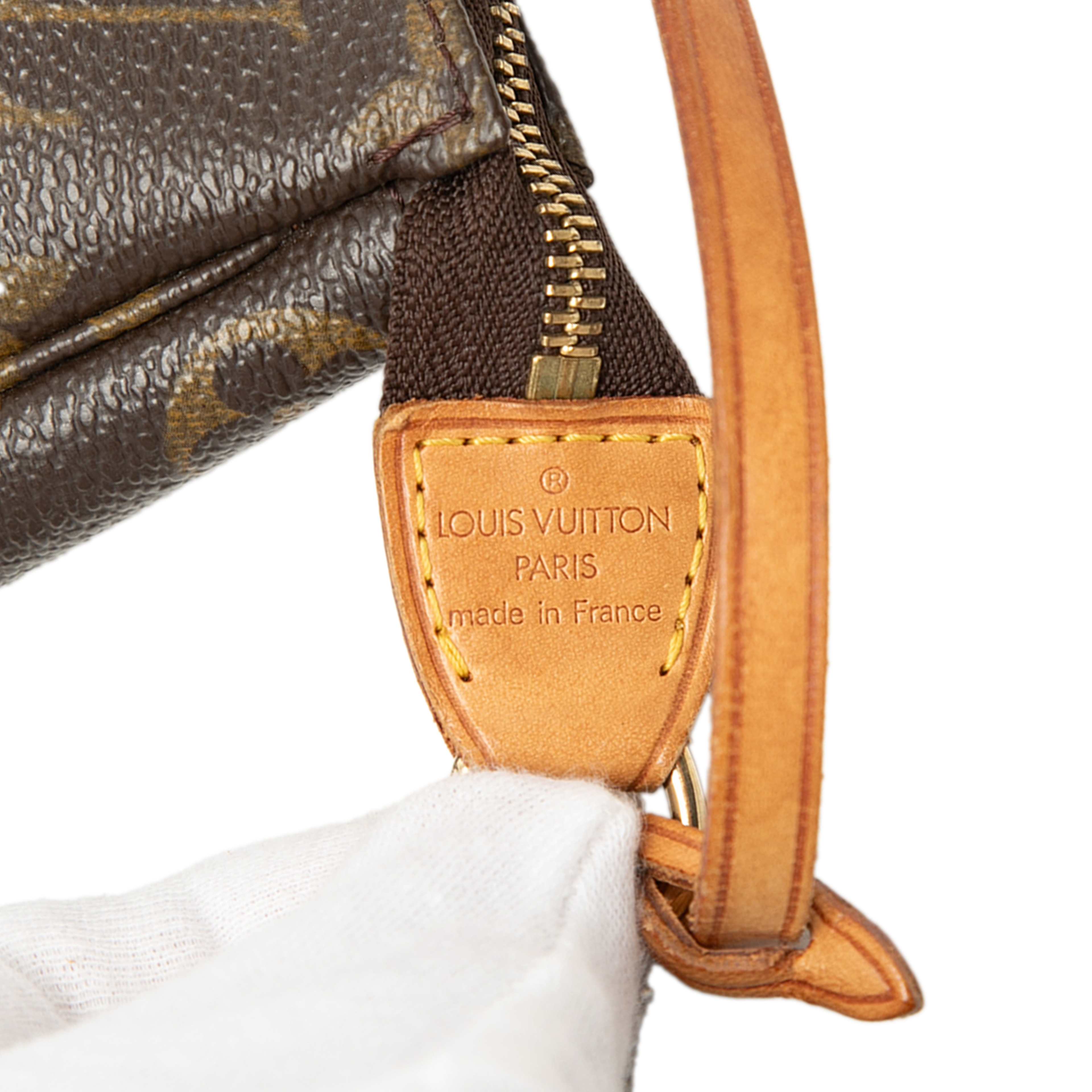 Louis Vuitton Monogram Pochette Accessoires, från Luxclusif, i färgen brun. Klicka för att öppna bilden i stort format