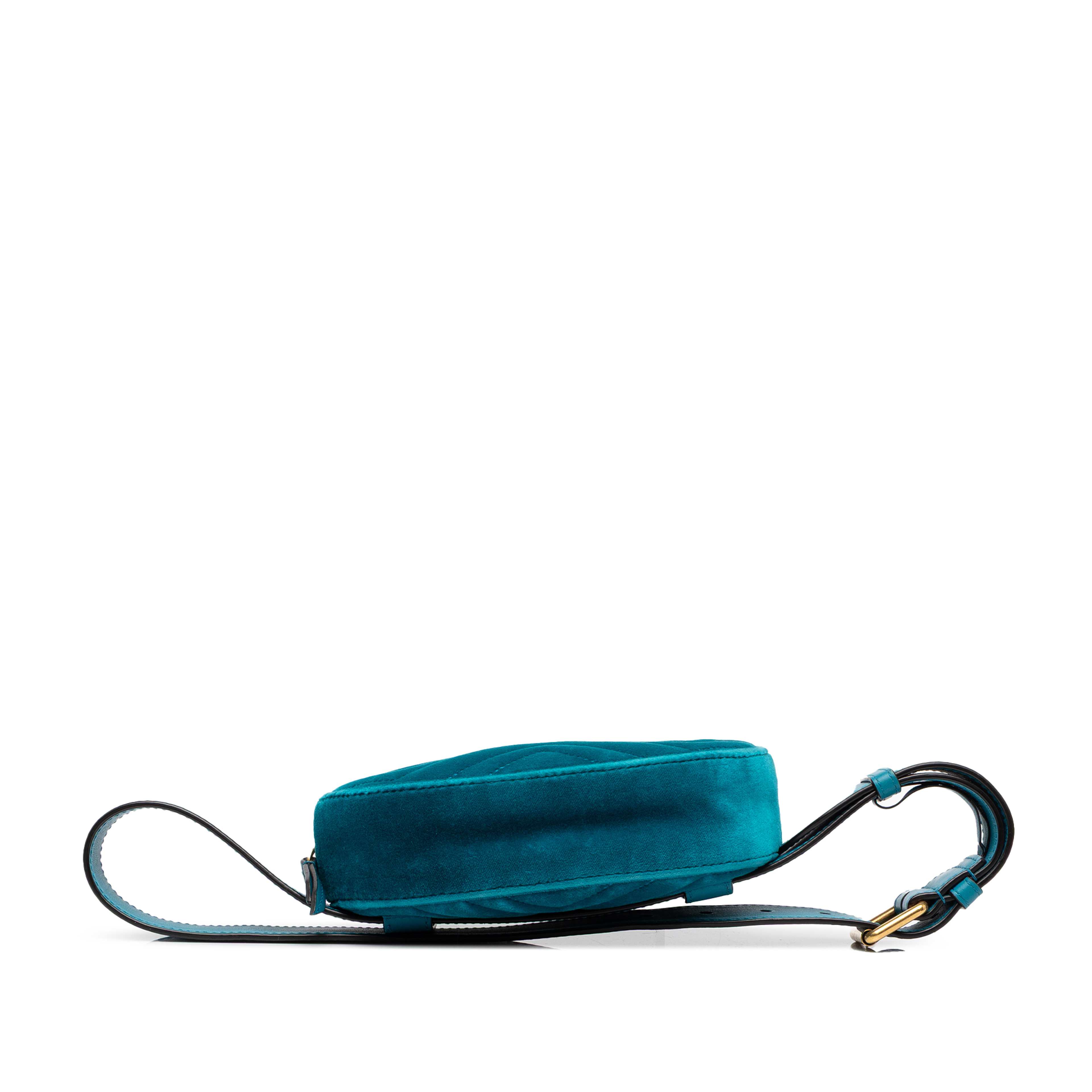 Gucci Gg Marmont Matelasse Velvet Belt Bag, från Luxclusif, i färgen blå. Klicka för att öppna bilden i stort format