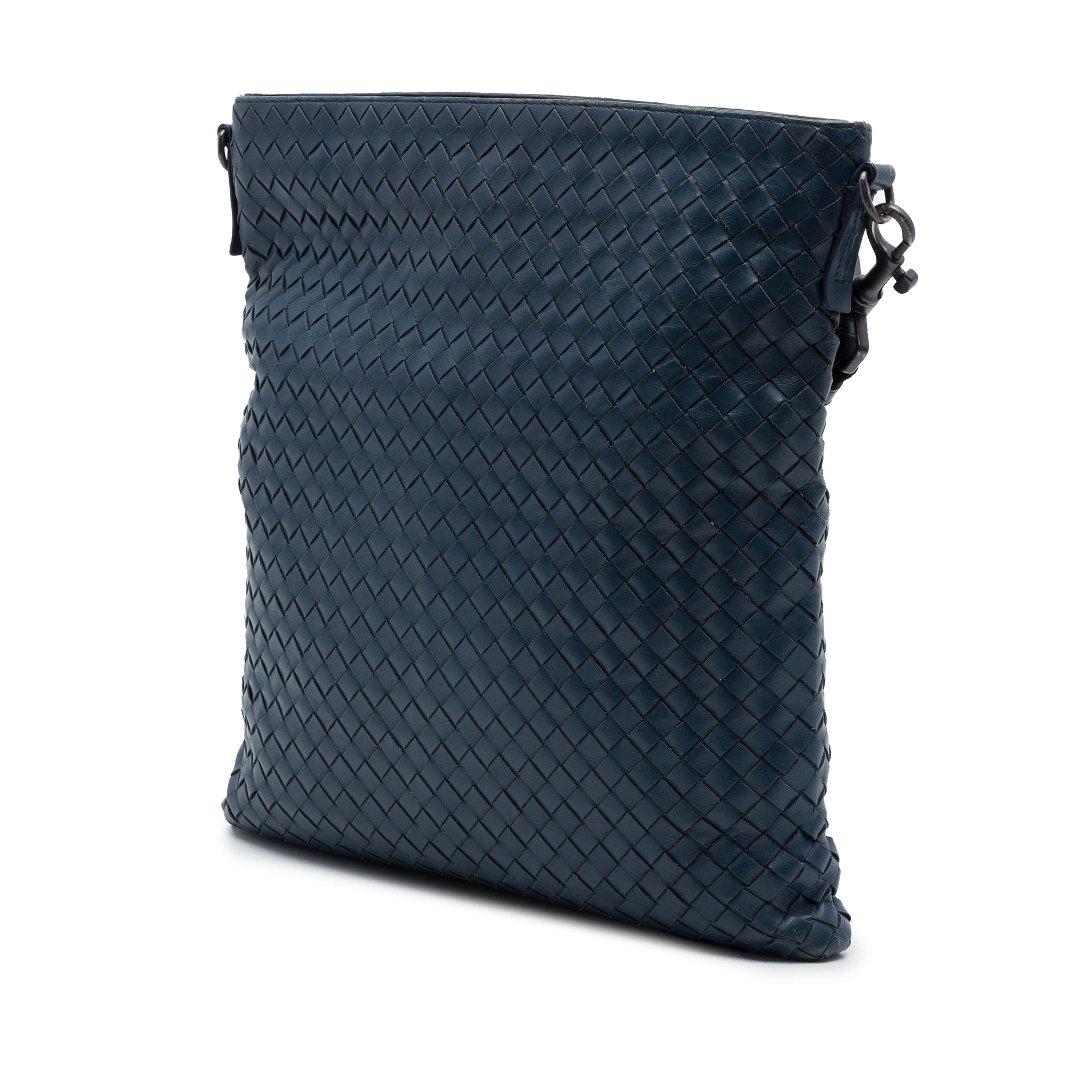 Bottega Veneta Nappa Intrecciato Vn Crossbody, från Luxclusif, i färgen blå. Klicka för att öppna bilden i stort format