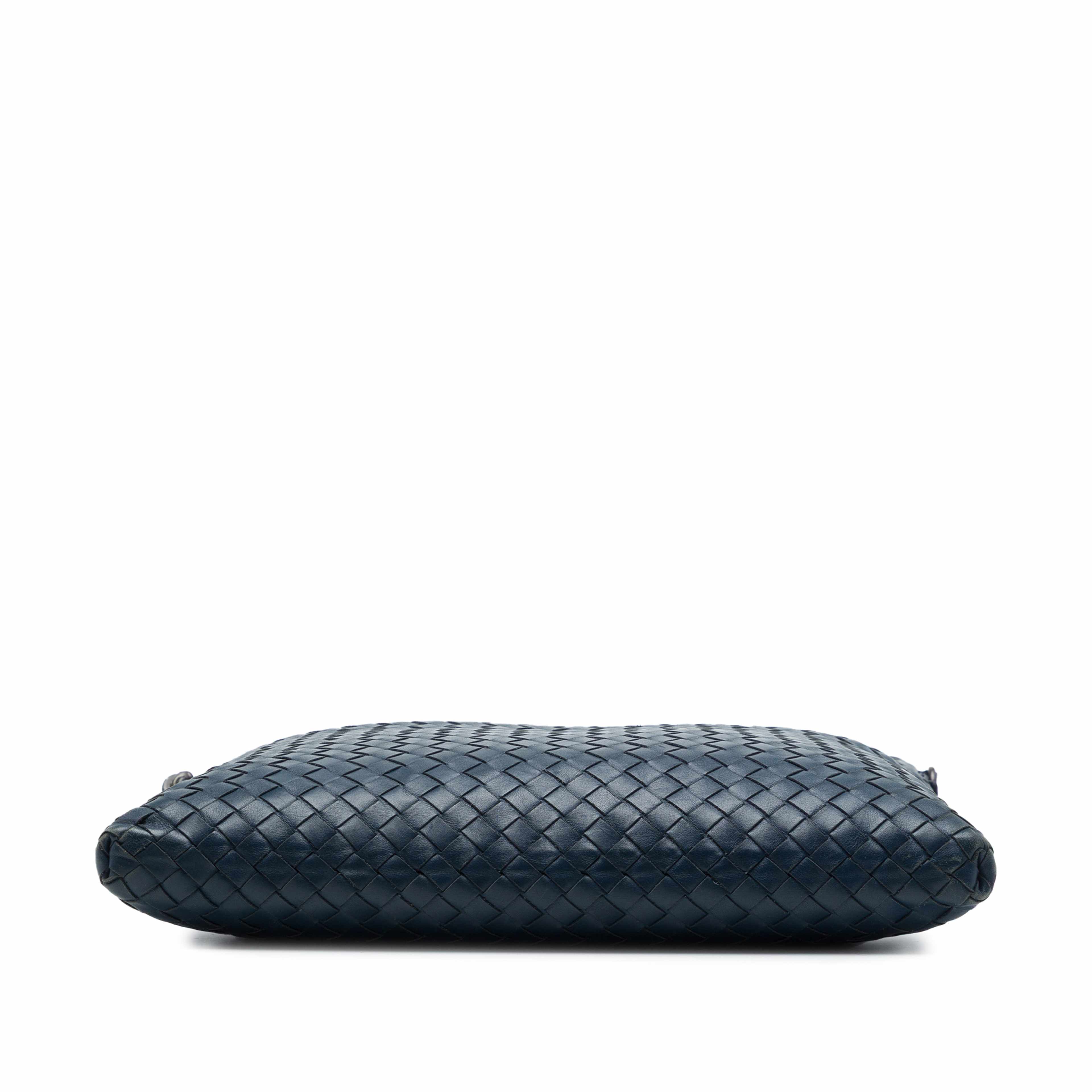 Bottega Veneta Nappa Intrecciato Vn Crossbody, från Luxclusif, i färgen blå. Klicka för att öppna bilden i stort format
