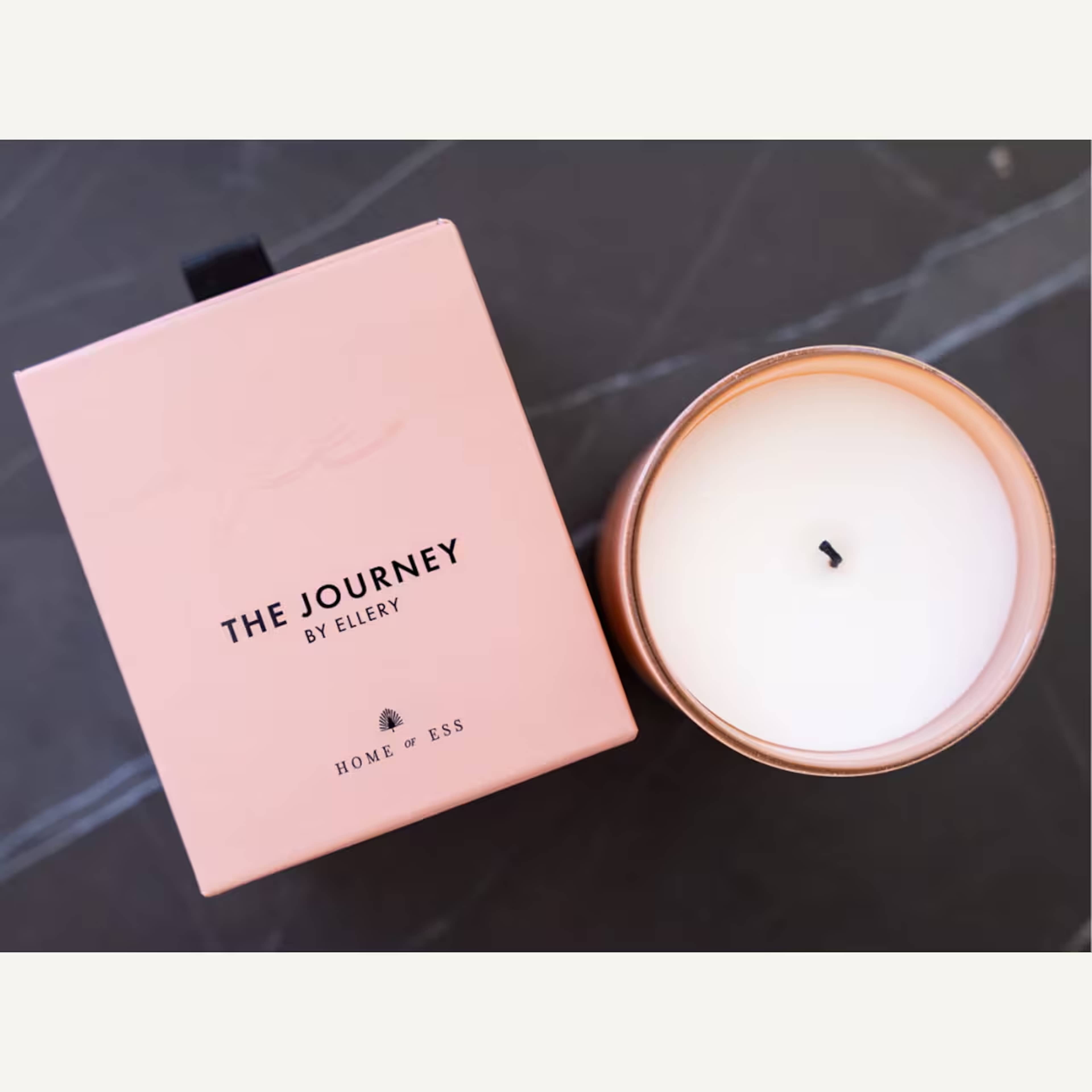 The Journey By Ellery - Doftljus, från Home of ESS, i färgen pink. Klicka för att öppna bilden i stort format