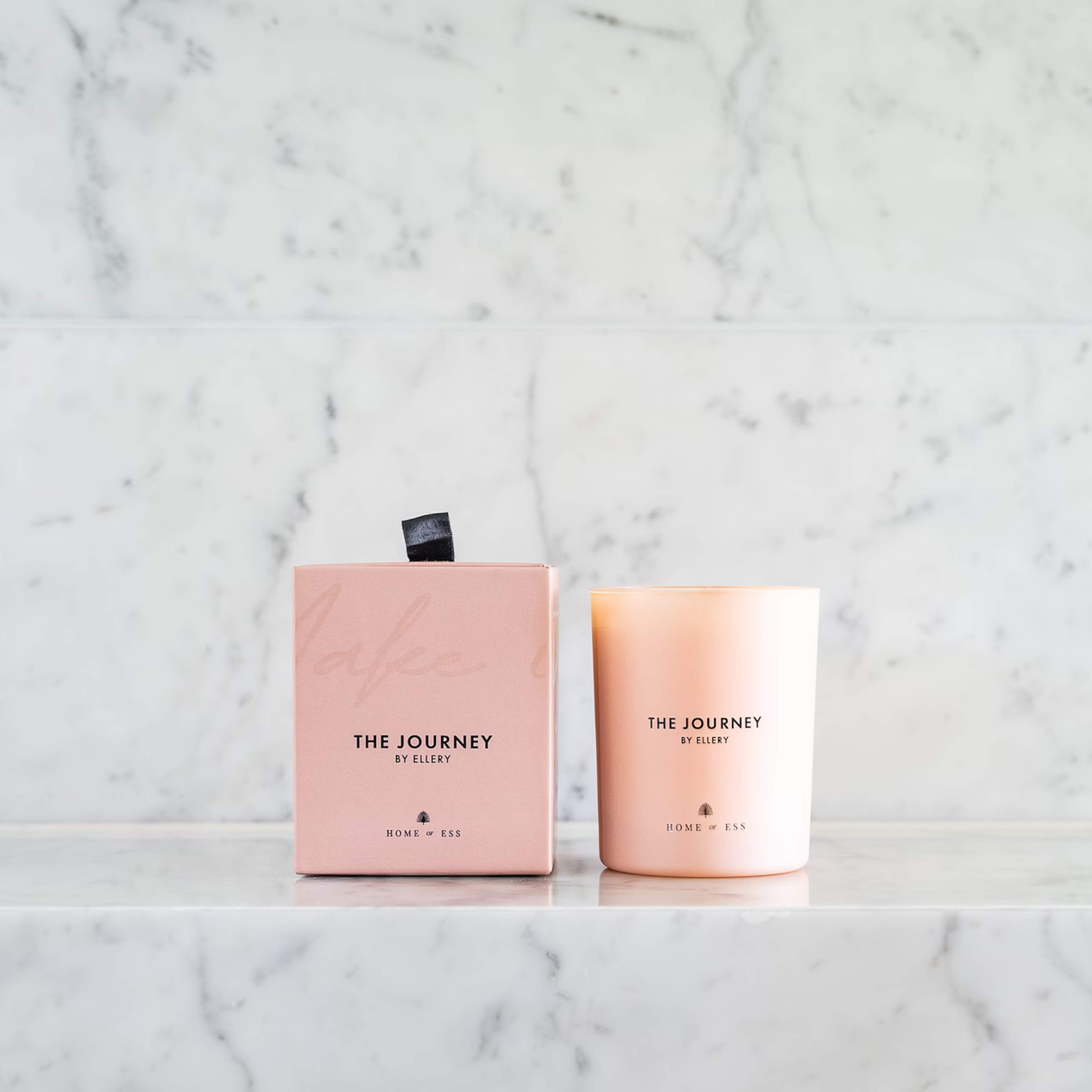 The Journey By Ellery - Doftljus, från Home of ESS, i färgen pink. Klicka för att öppna bilden i stort format