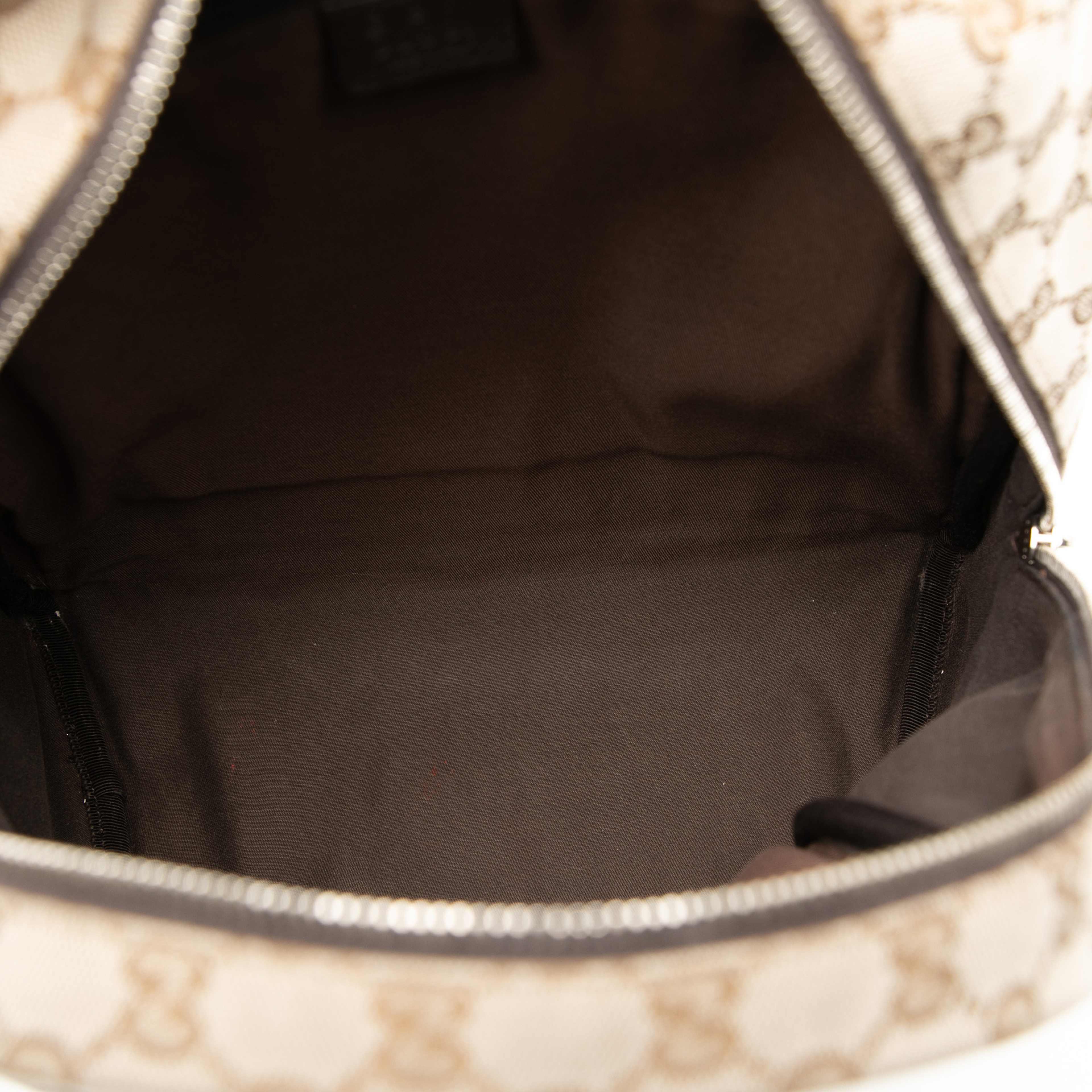 Gucci Gg Canvas Backpack, från Luxclusif, i färgen beige. Klicka för att öppna bilden i stort format