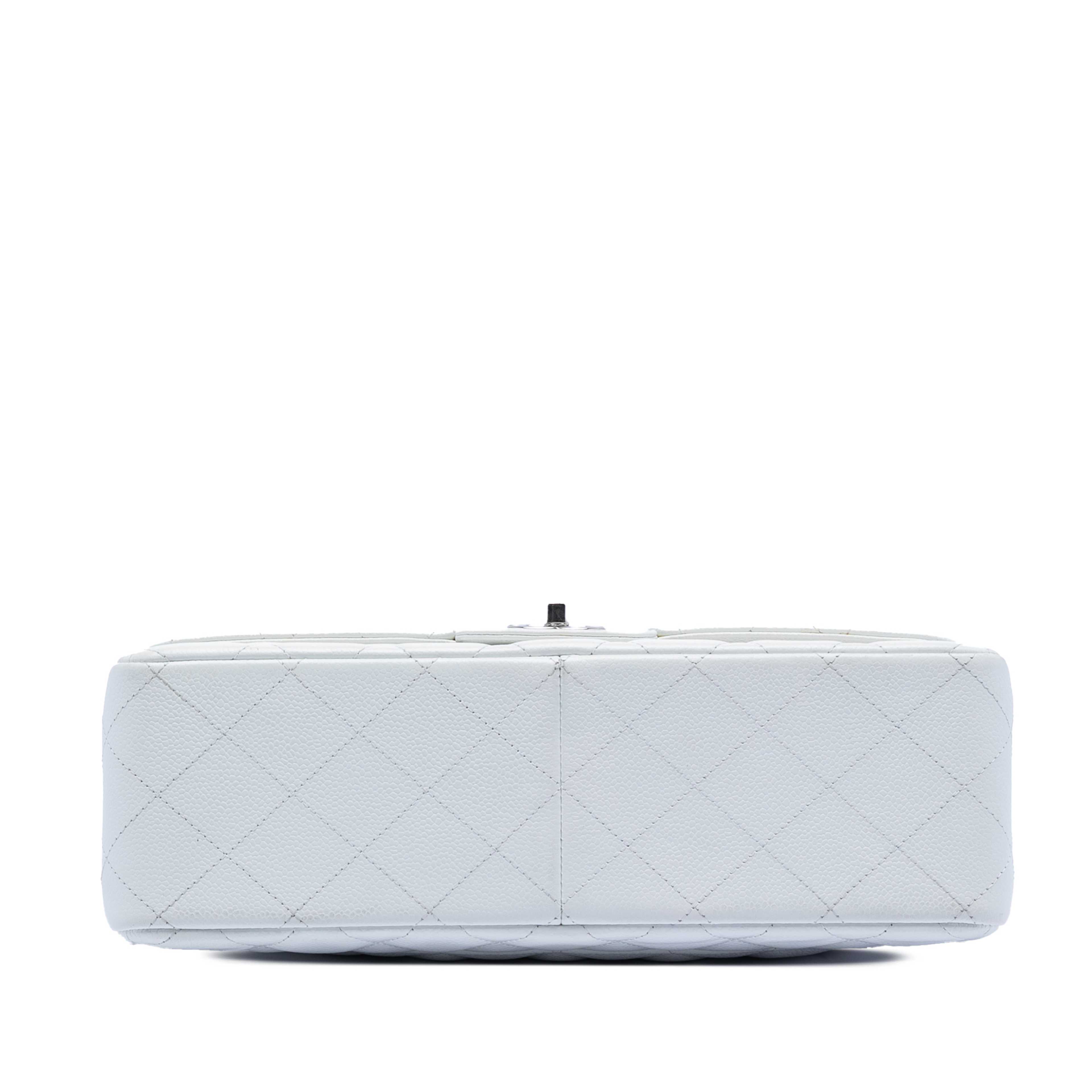 Chanel Jumbo Classic Caviar Double Flap, från Luxclusif, i färgen ivory. Klicka för att öppna bilden i stort format