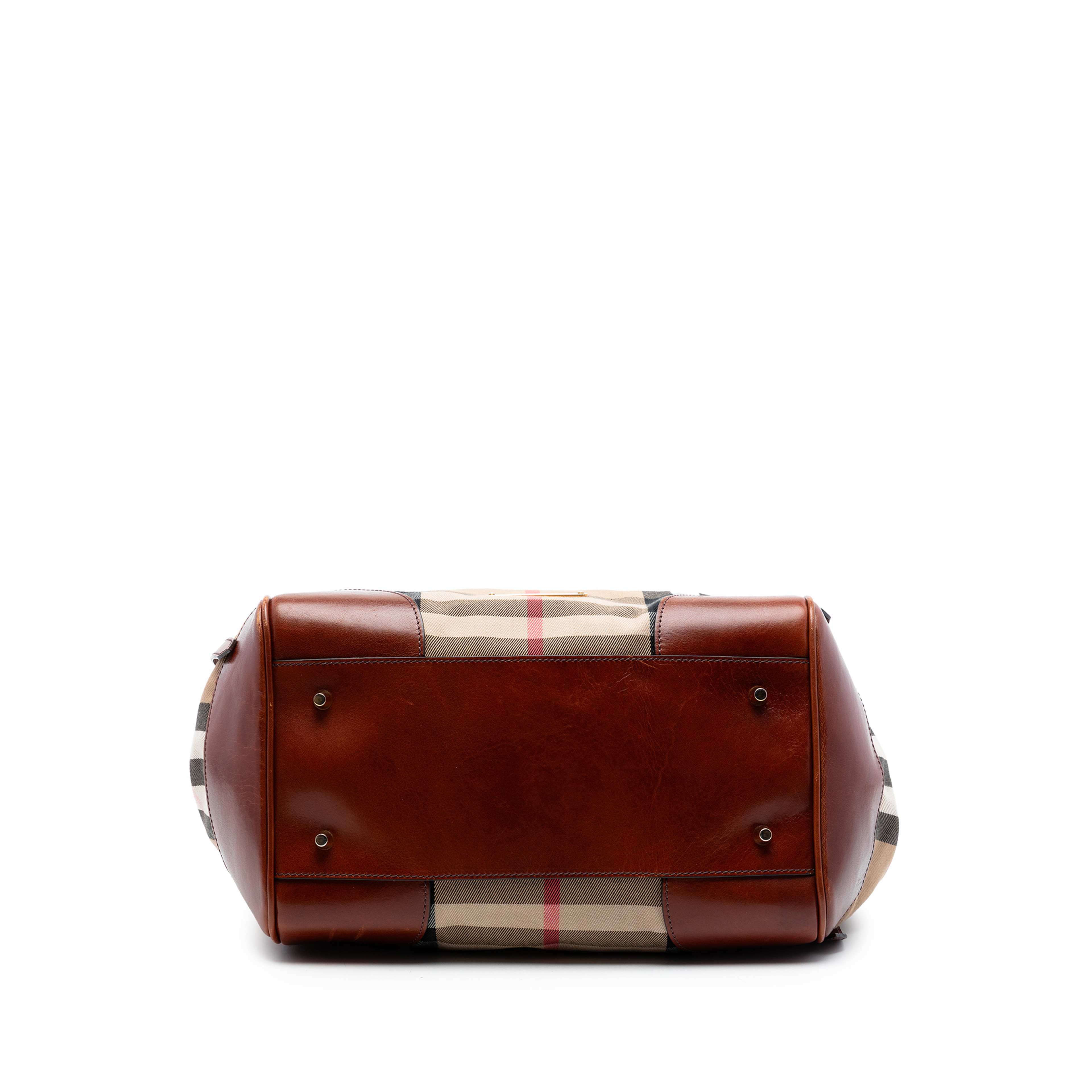 Burberry Small House Check Canvas Bridle Canterbury Tote, från Luxclusif, i färgen brun. Klicka för att öppna bilden i stort format