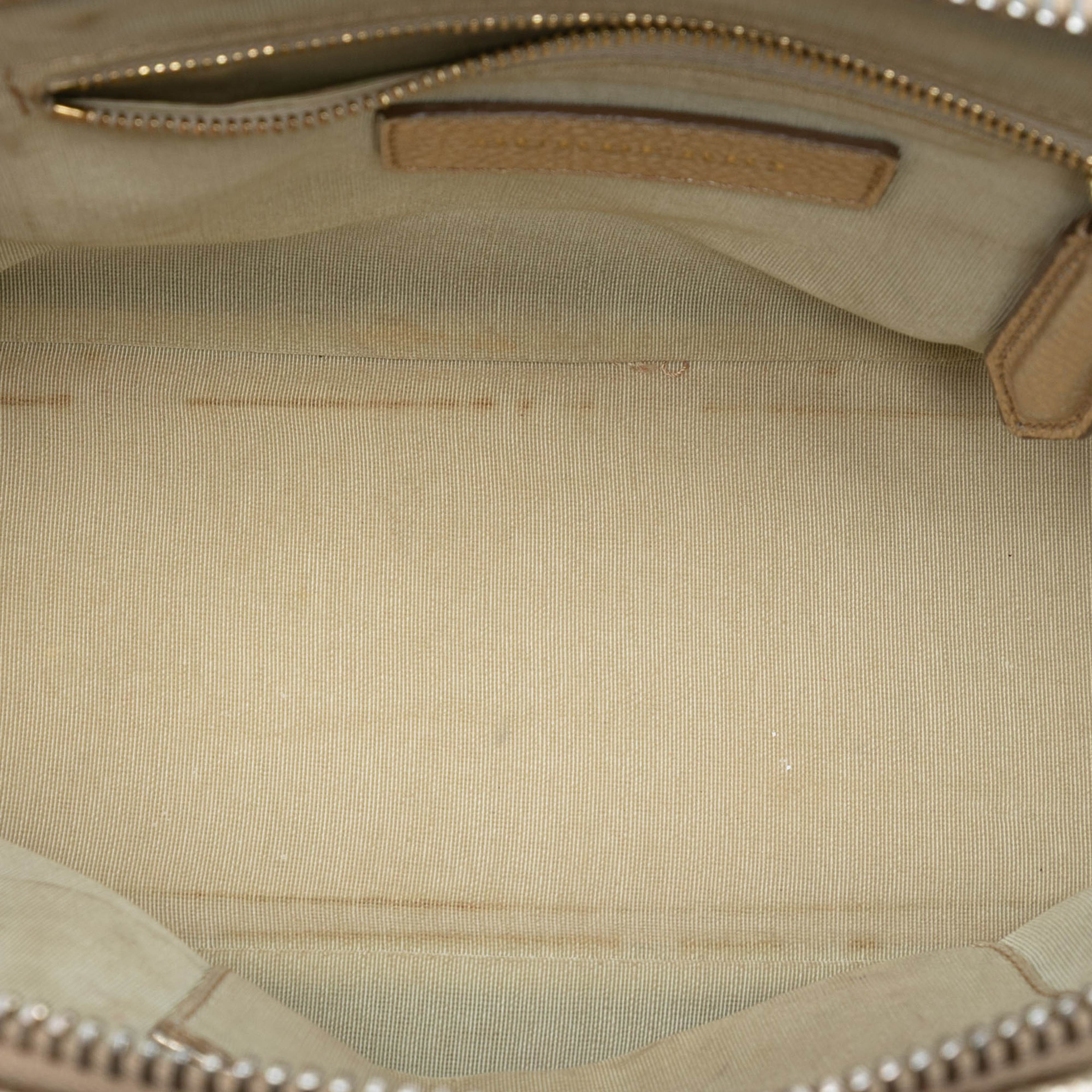 Burberry Small Grained Calfskin Bloomsbury Top Handle Bag, från Luxclusif, i färgen light gold. Klicka för att öppna bilden i stort format