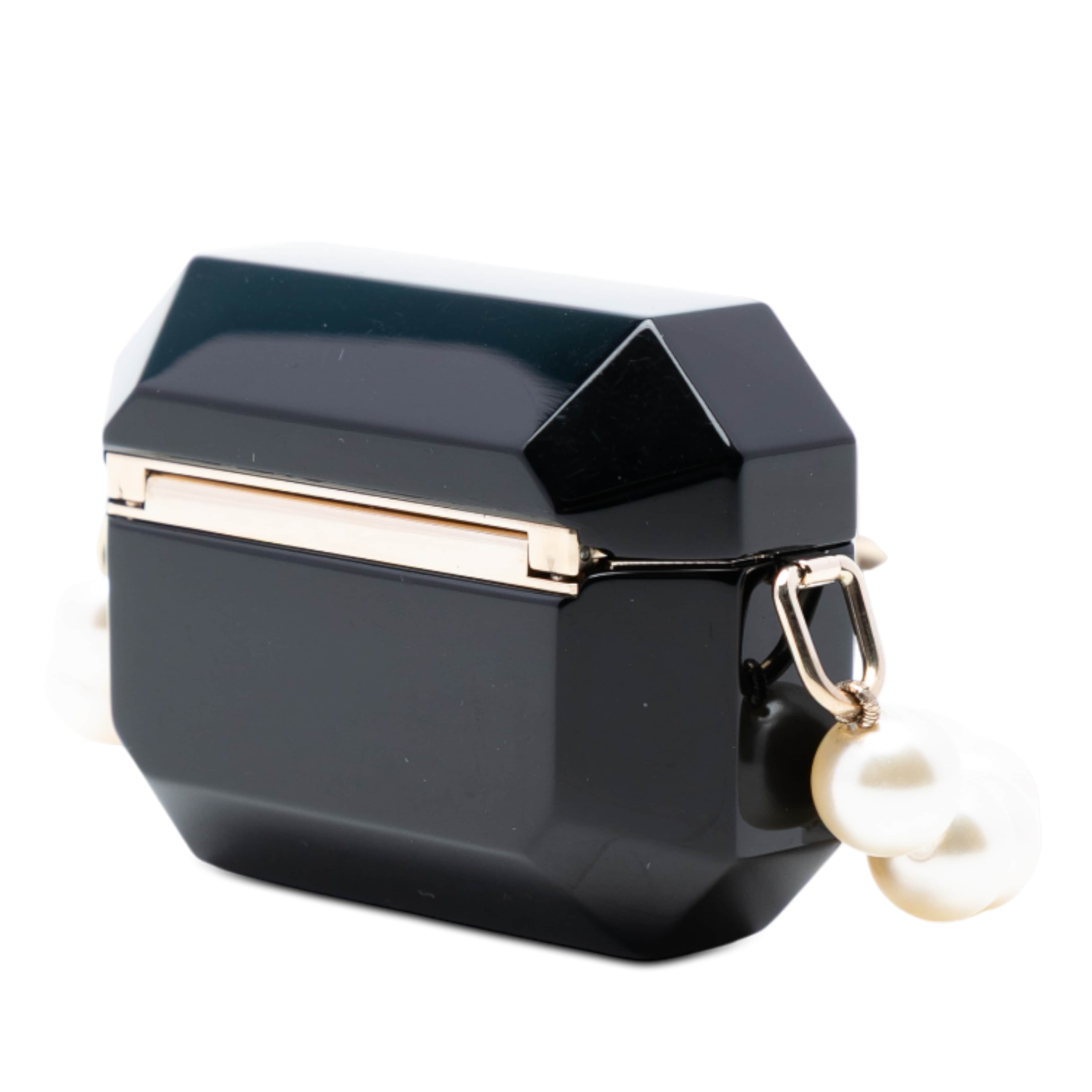 Chanel Cc Resin And Faux Pearl Airpods Pro Case Necklace, från Luxclusif, i färgen black. Klicka för att öppna bilden i stort format