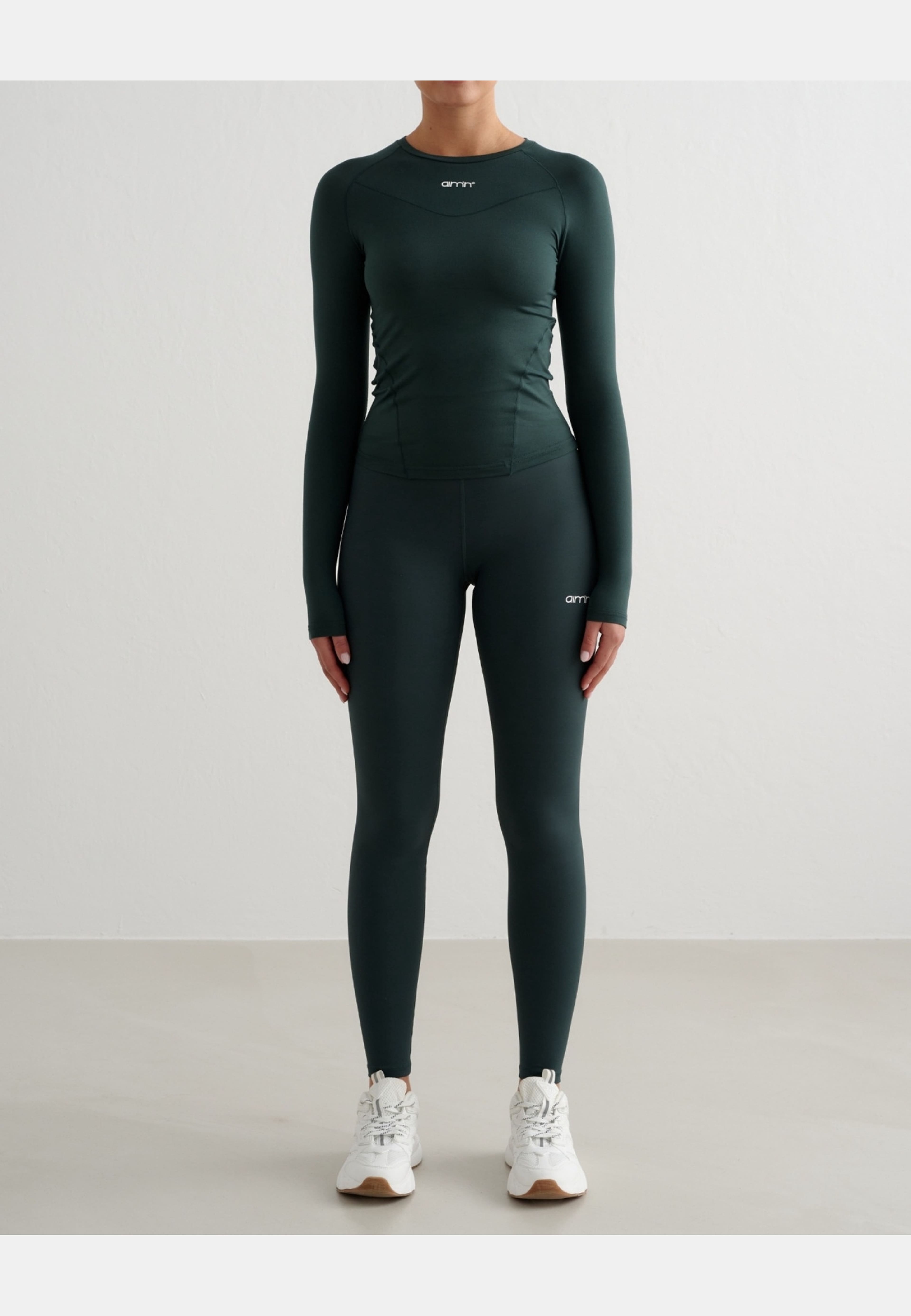 Soft Basic Long Sleeve, från aim'n, i färgen deep emerald. Klicka för att öppna bilden i stort format