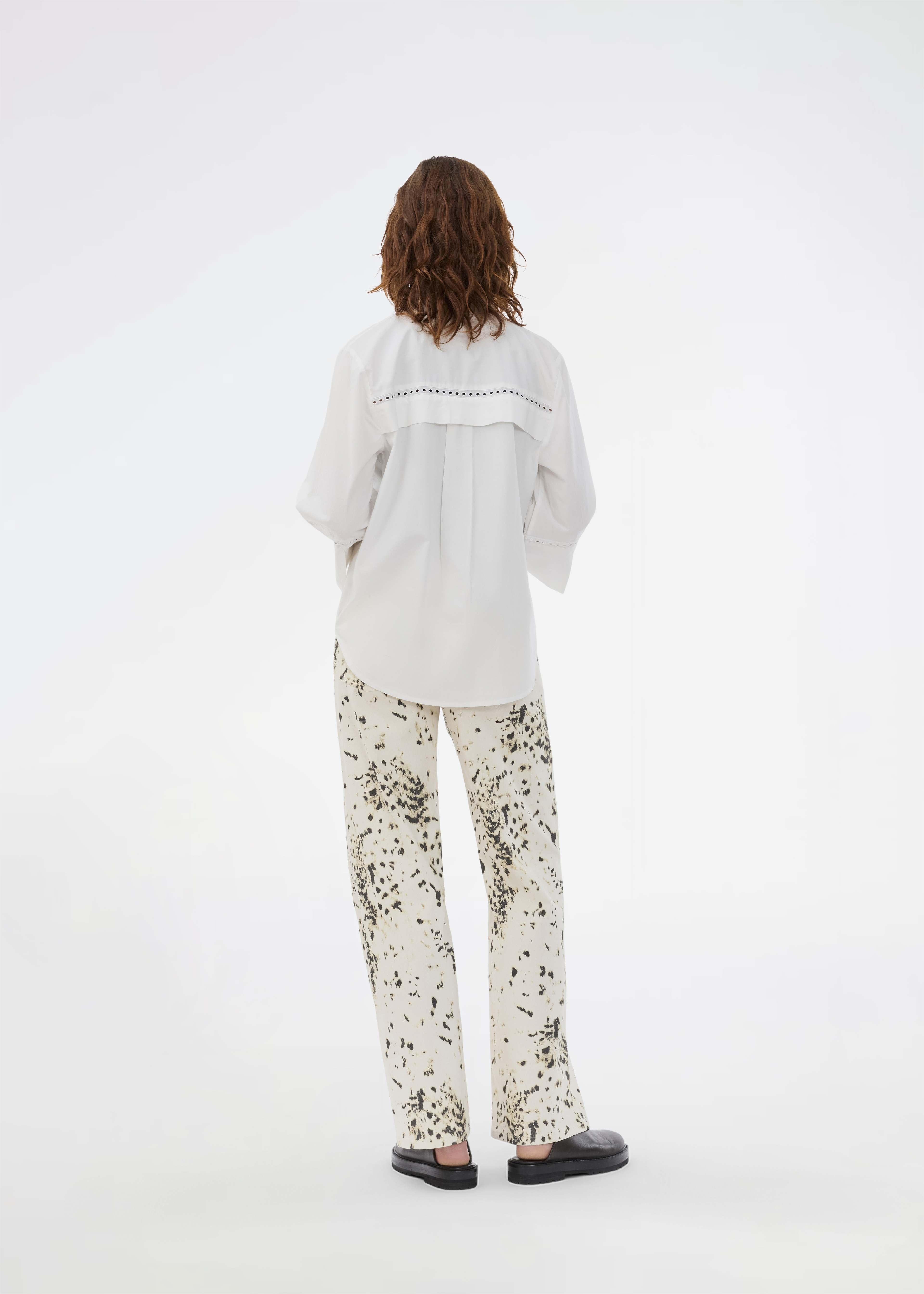 Mallenmd Shirt, från Modström, i färgen soft white. Klicka för att öppna bilden i stort format